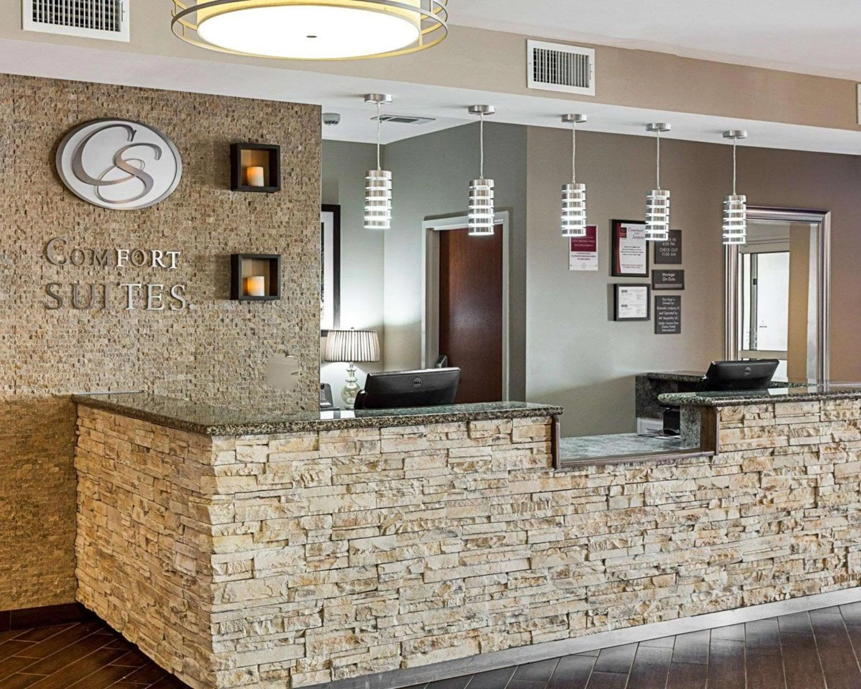 Lobby or reception in Comfort Suites near Tanger Outlet Mall