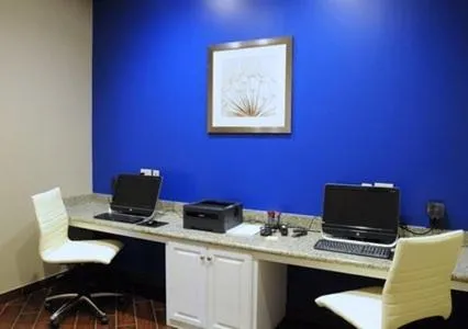 Business facilities in Comfort Suites near Tanger Outlet Mall