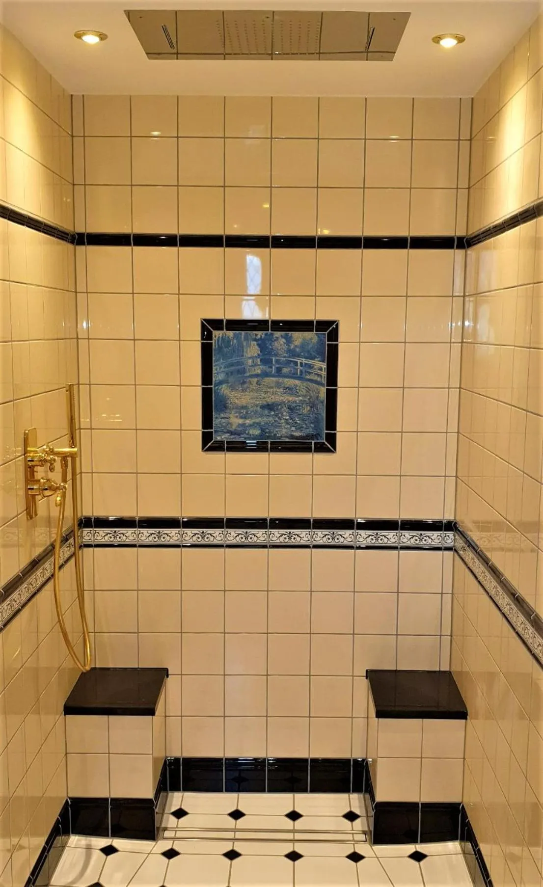 Shower in Burghotel auf Schönburg