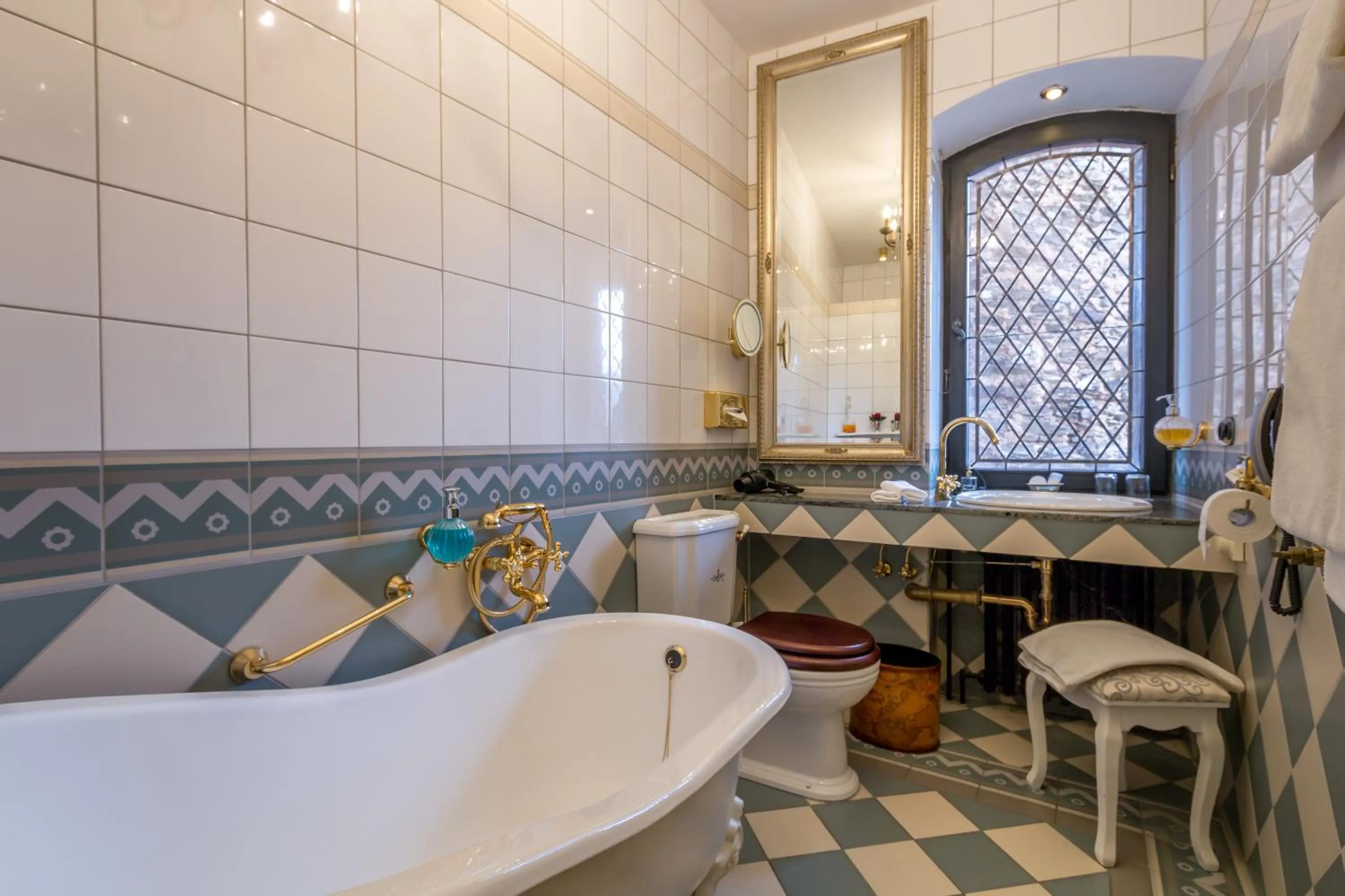 Bathroom in Burghotel auf Schönburg