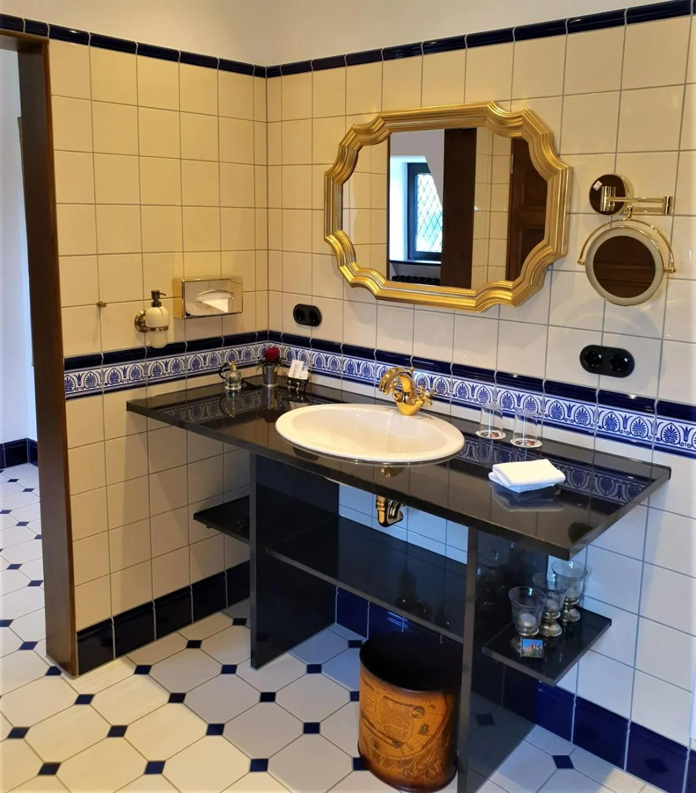 Bathroom in Burghotel auf Schönburg