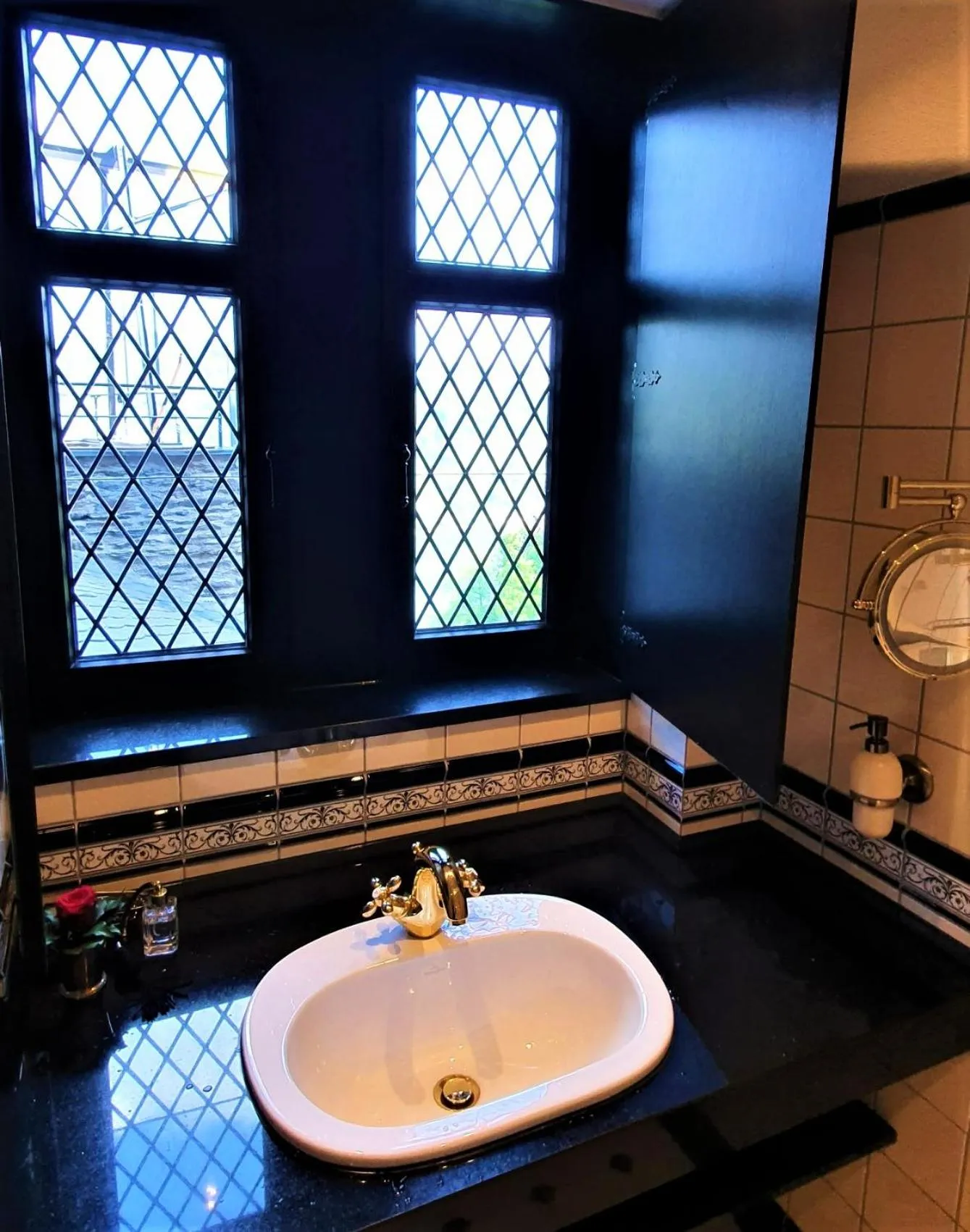 Bathroom in Burghotel auf Schönburg