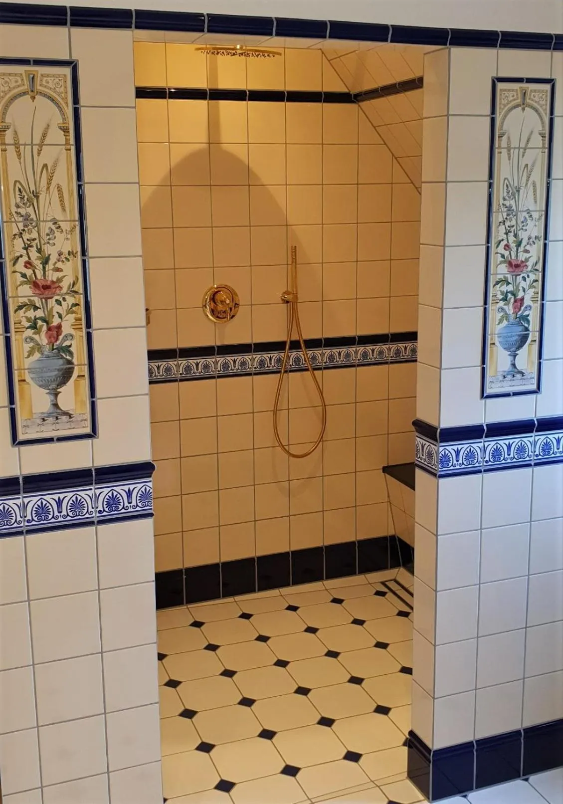 Bathroom in Burghotel auf Schönburg