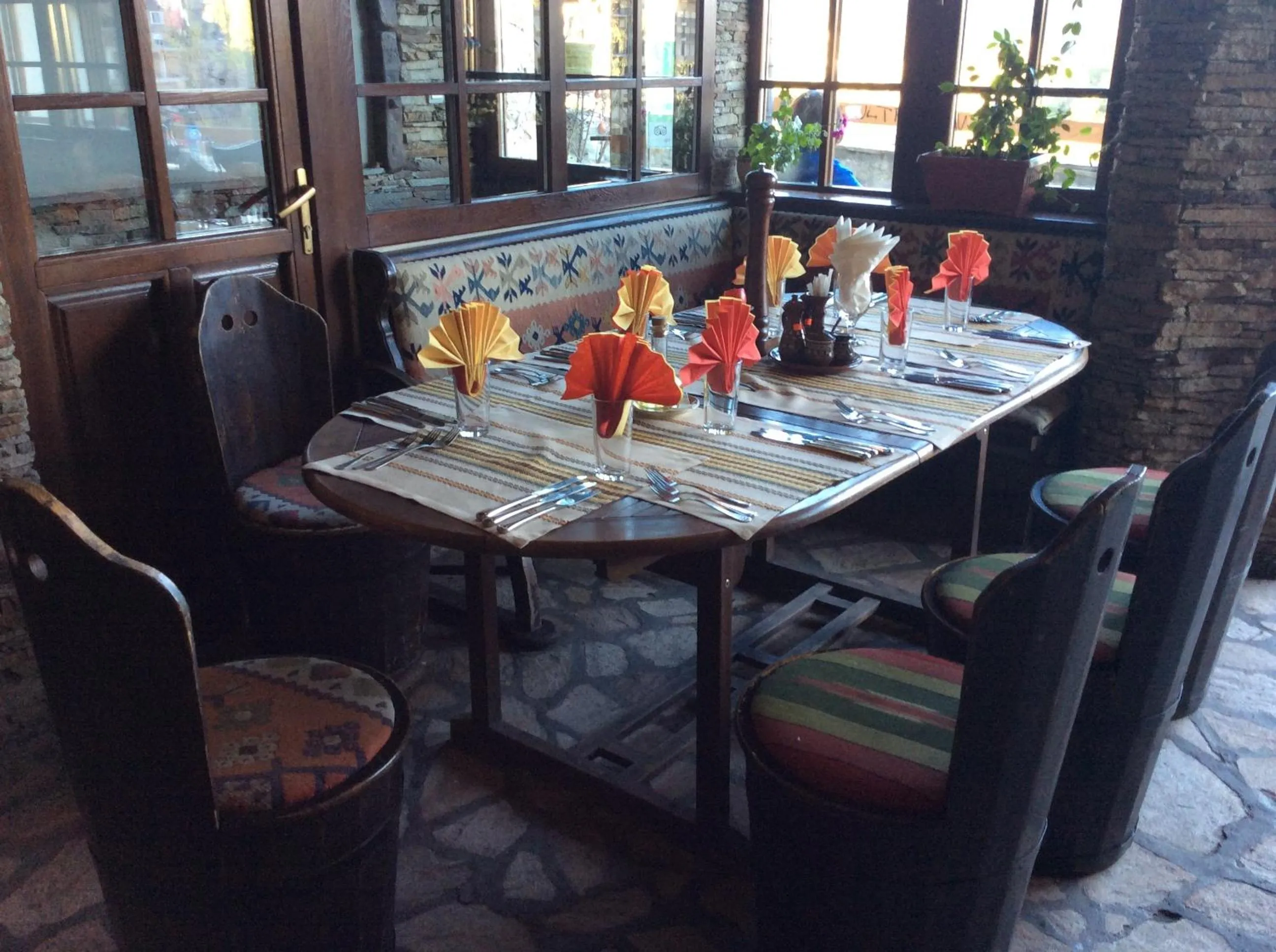 Restaurant/places to eat in Gurko Hotel