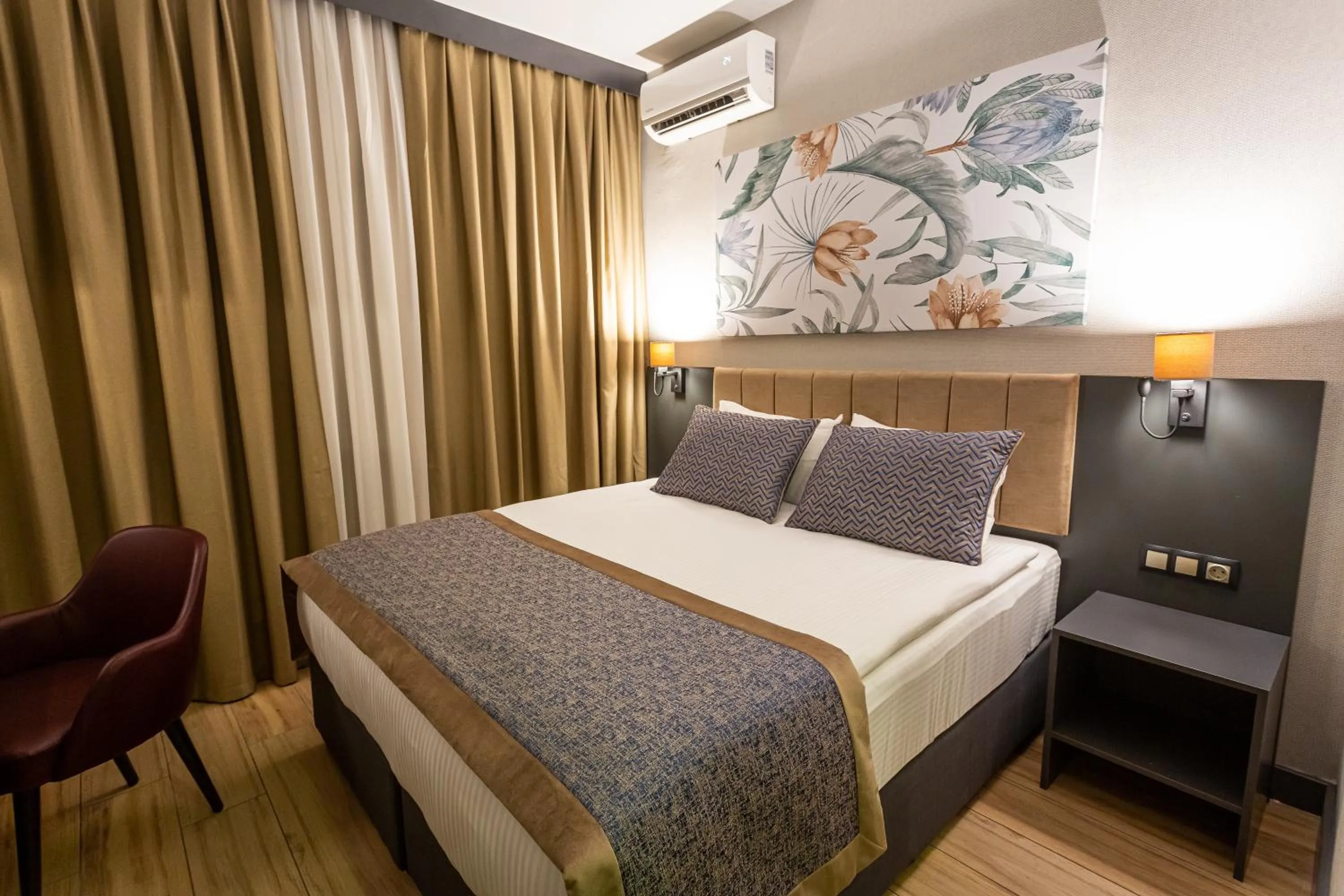 Photo of the whole room, Bed in Levor Hotel