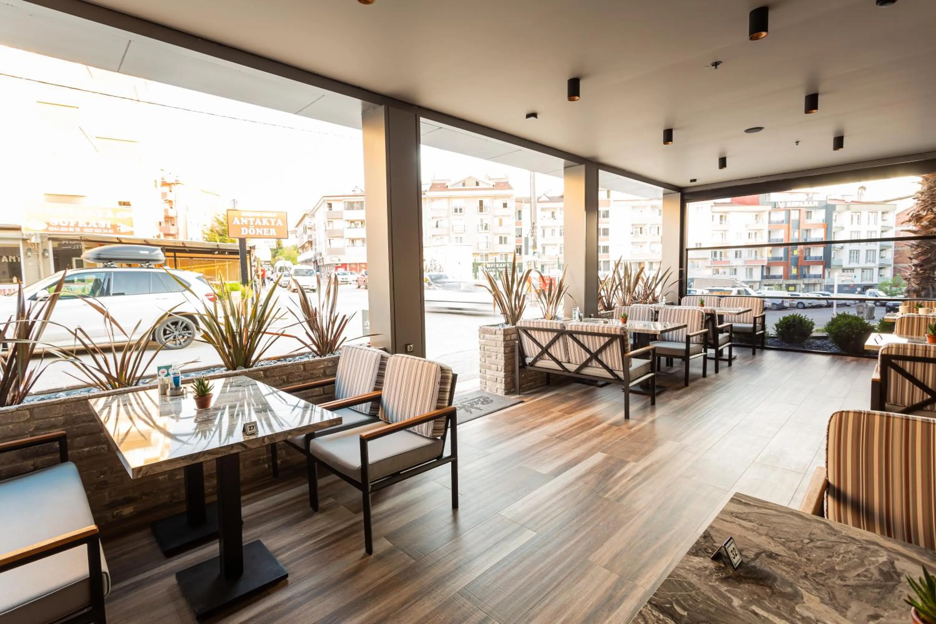 Restaurant/places to eat in Levor Hotel