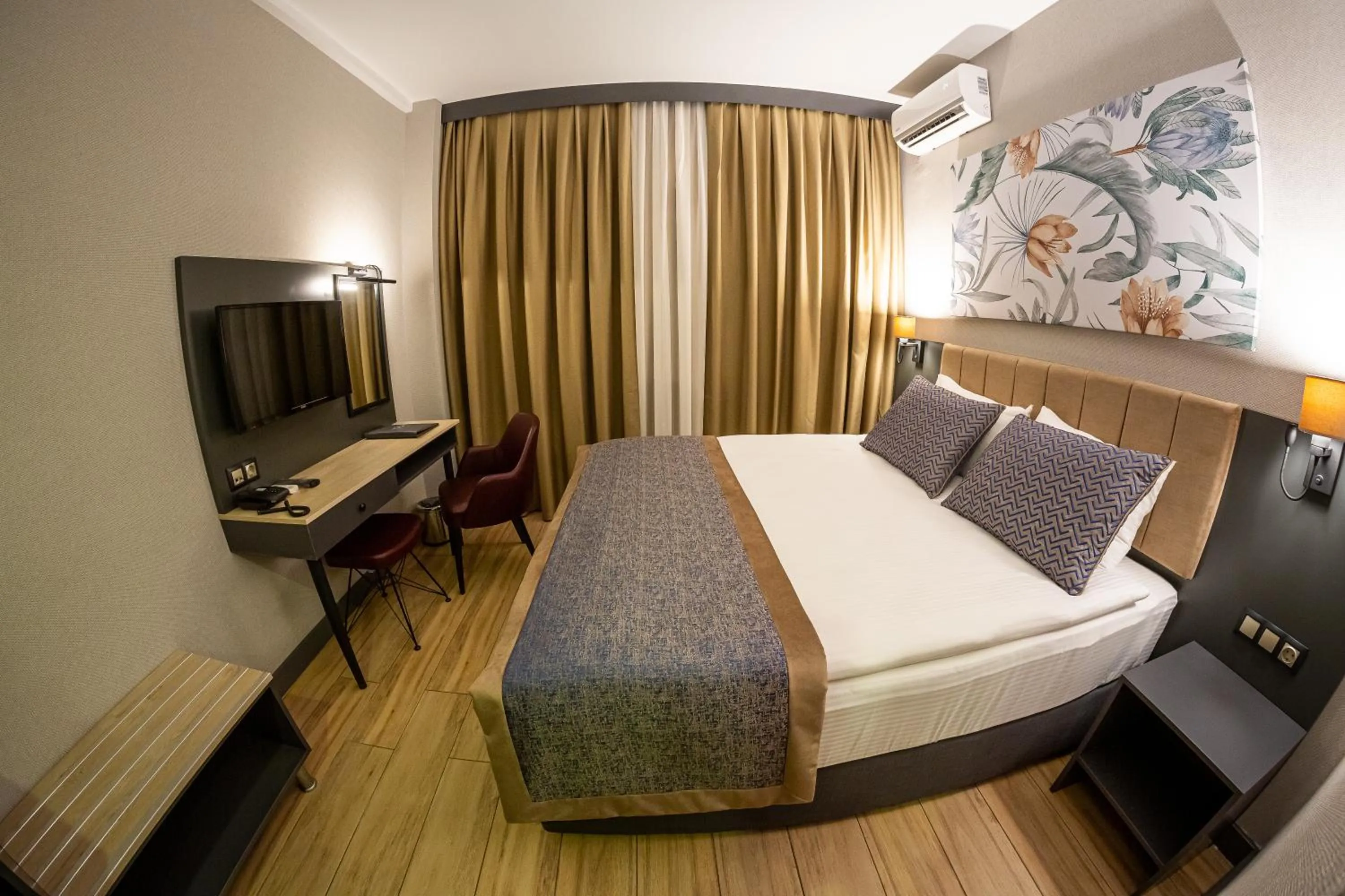 Photo of the whole room, Bed in Levor Hotel