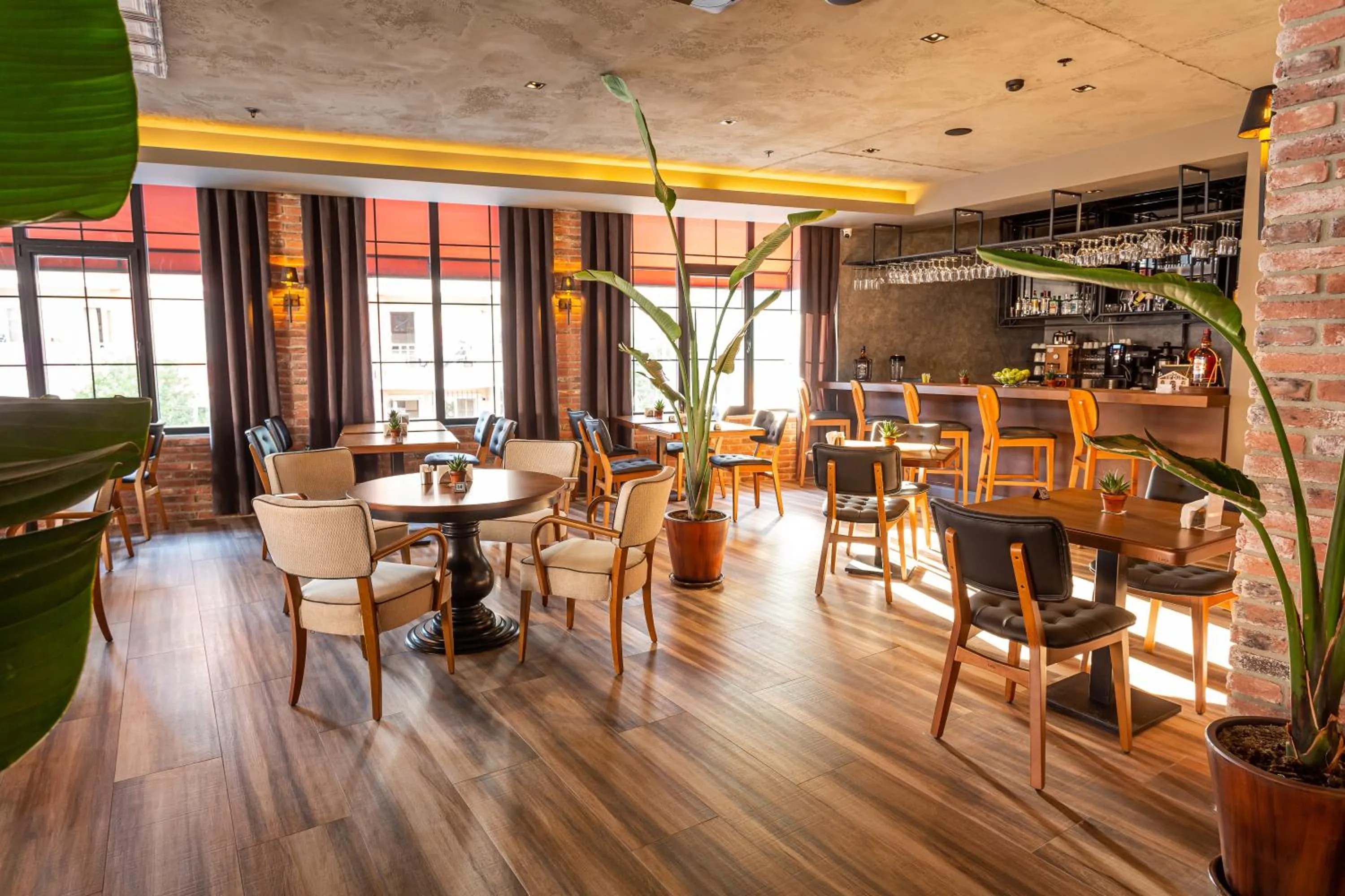 Restaurant/places to eat in Levor Hotel