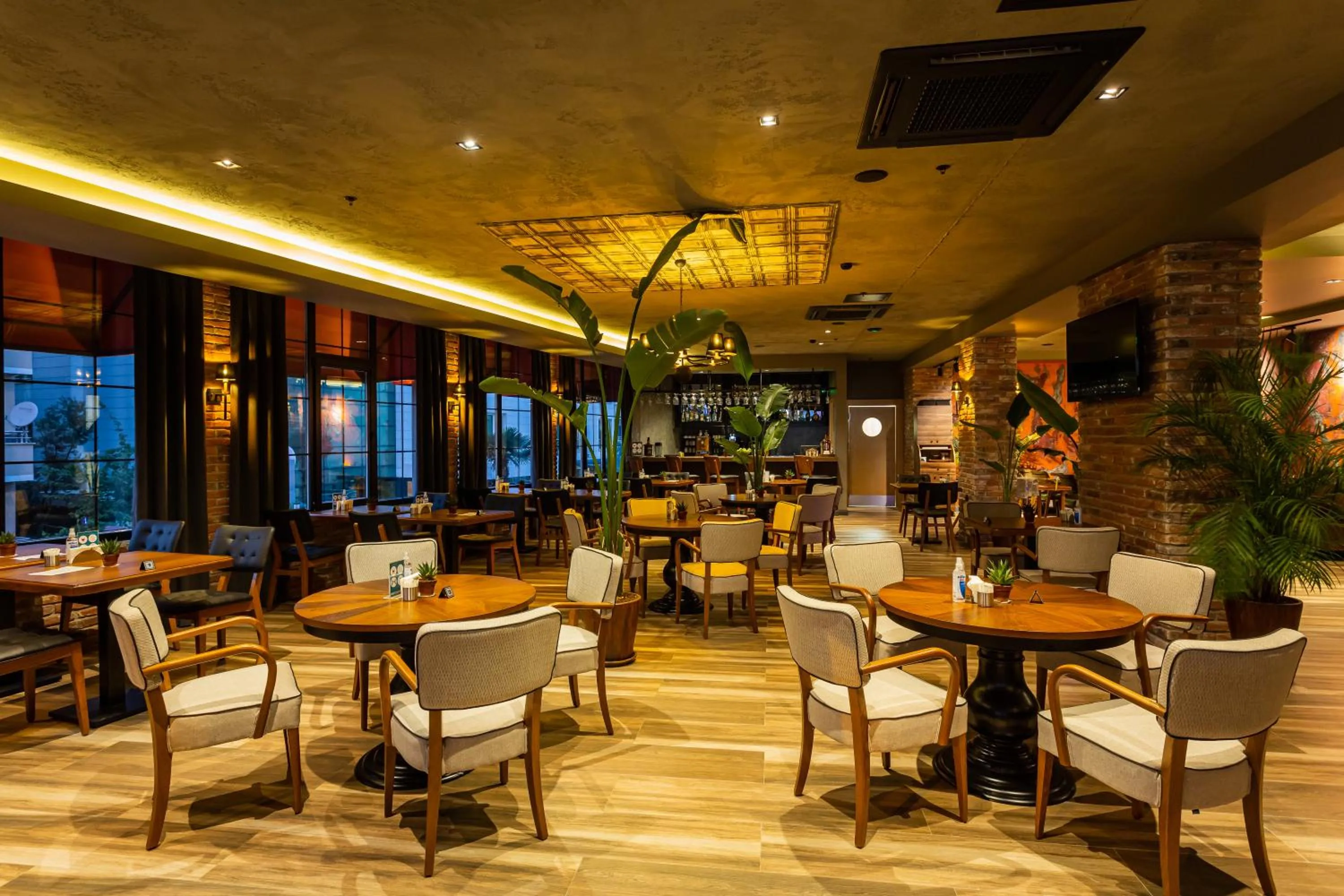 Restaurant/places to eat in Levor Hotel