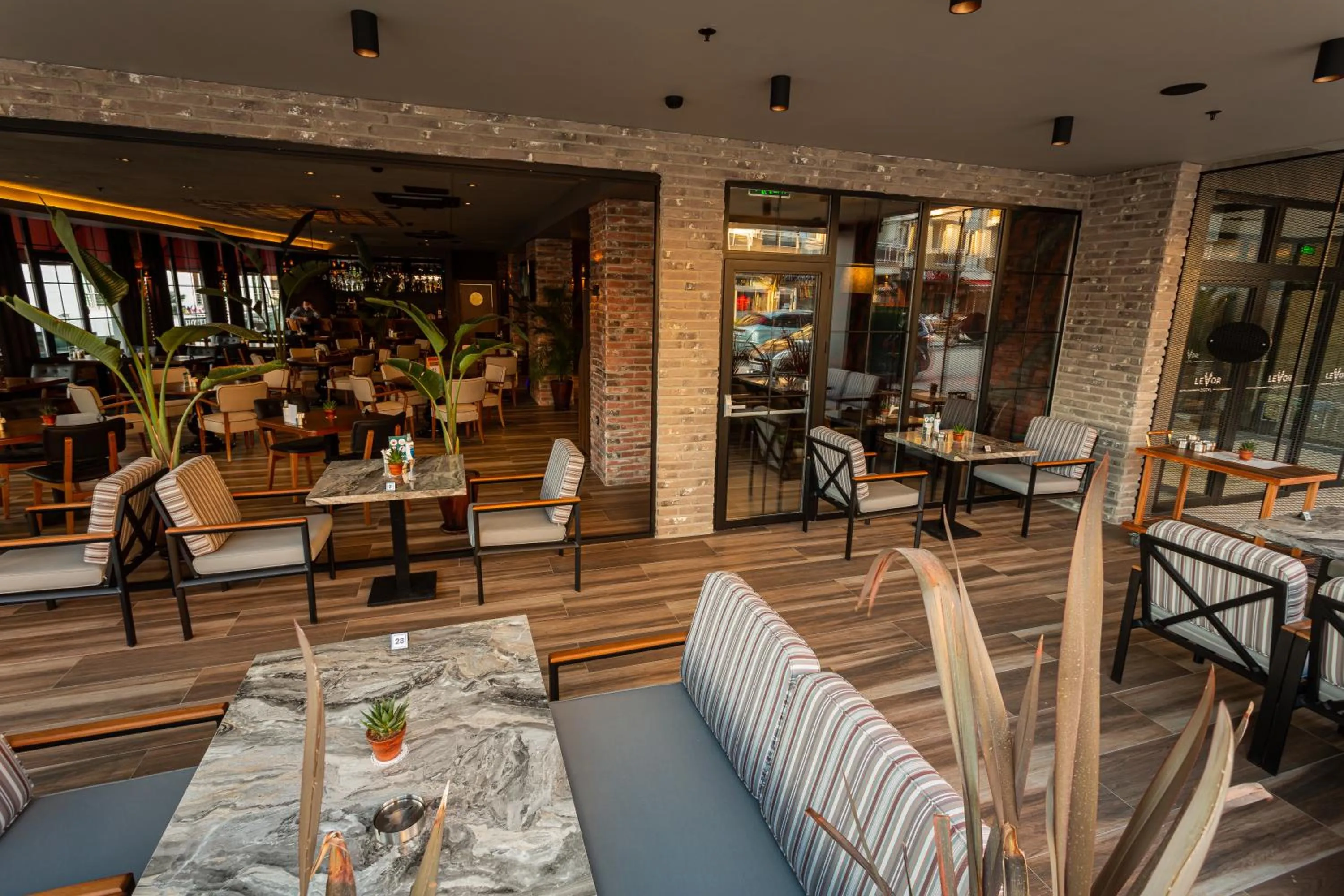 Restaurant/places to eat in Levor Hotel