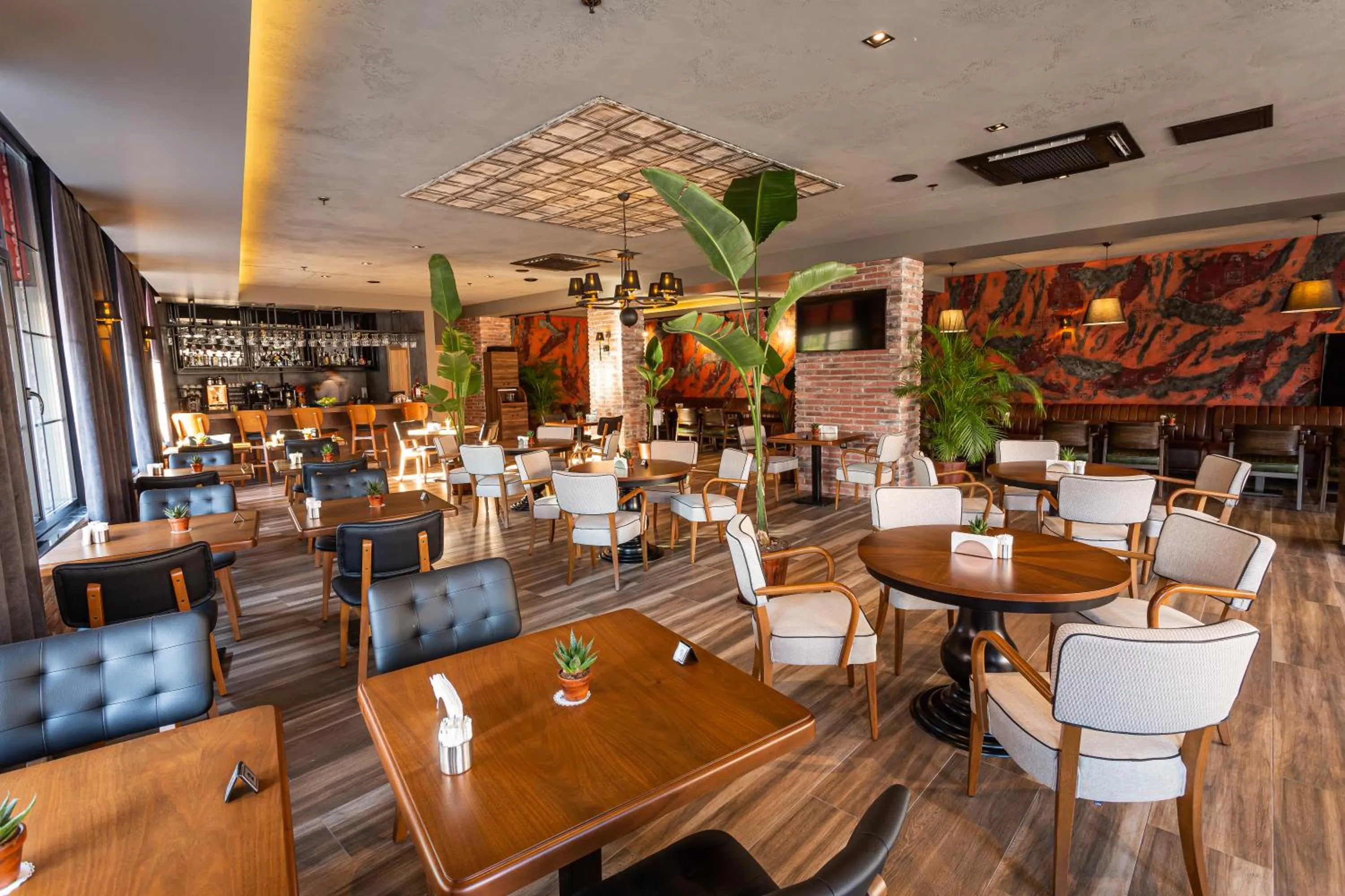 Restaurant/places to eat in Levor Hotel