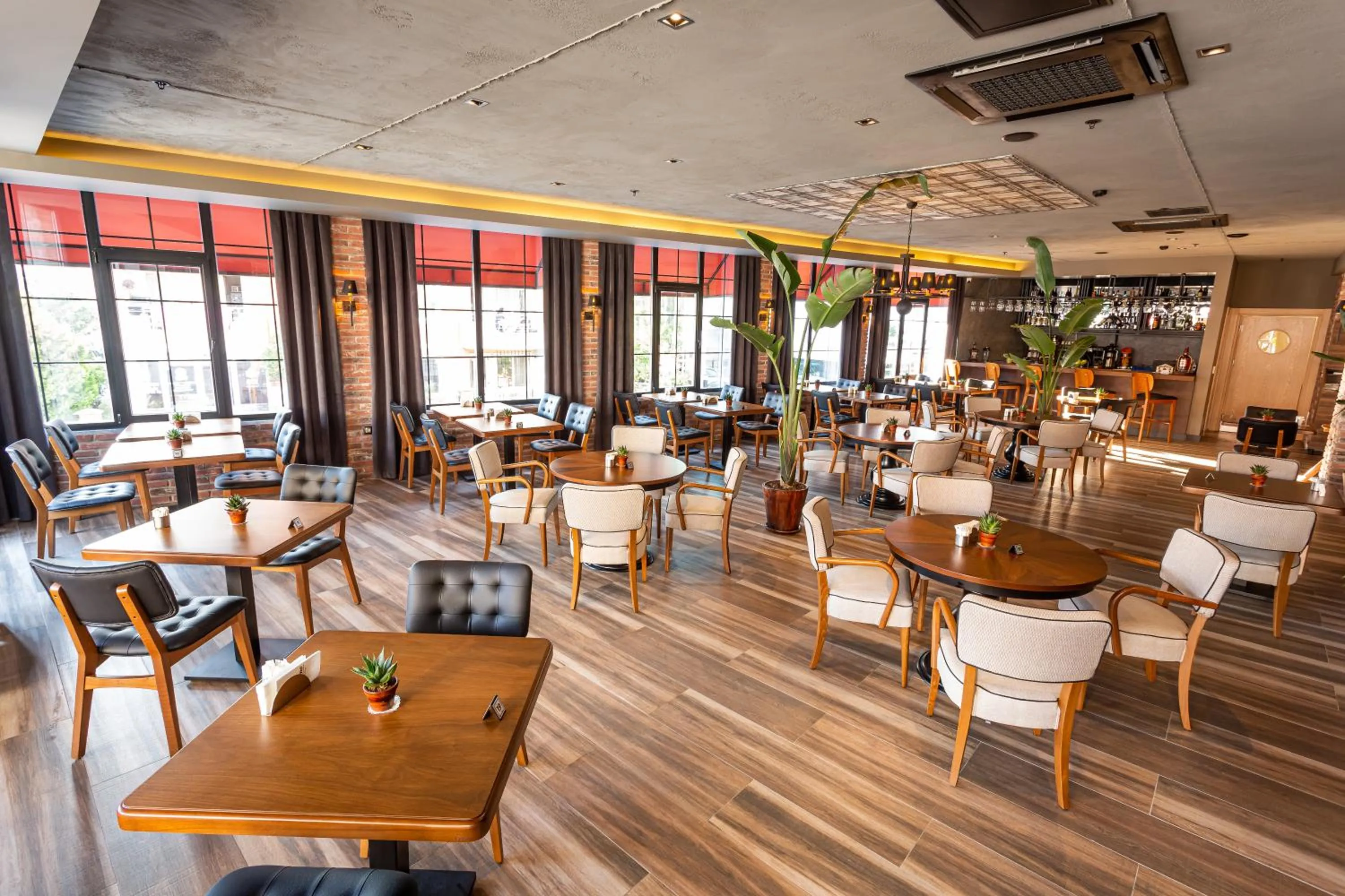 Restaurant/places to eat in Levor Hotel