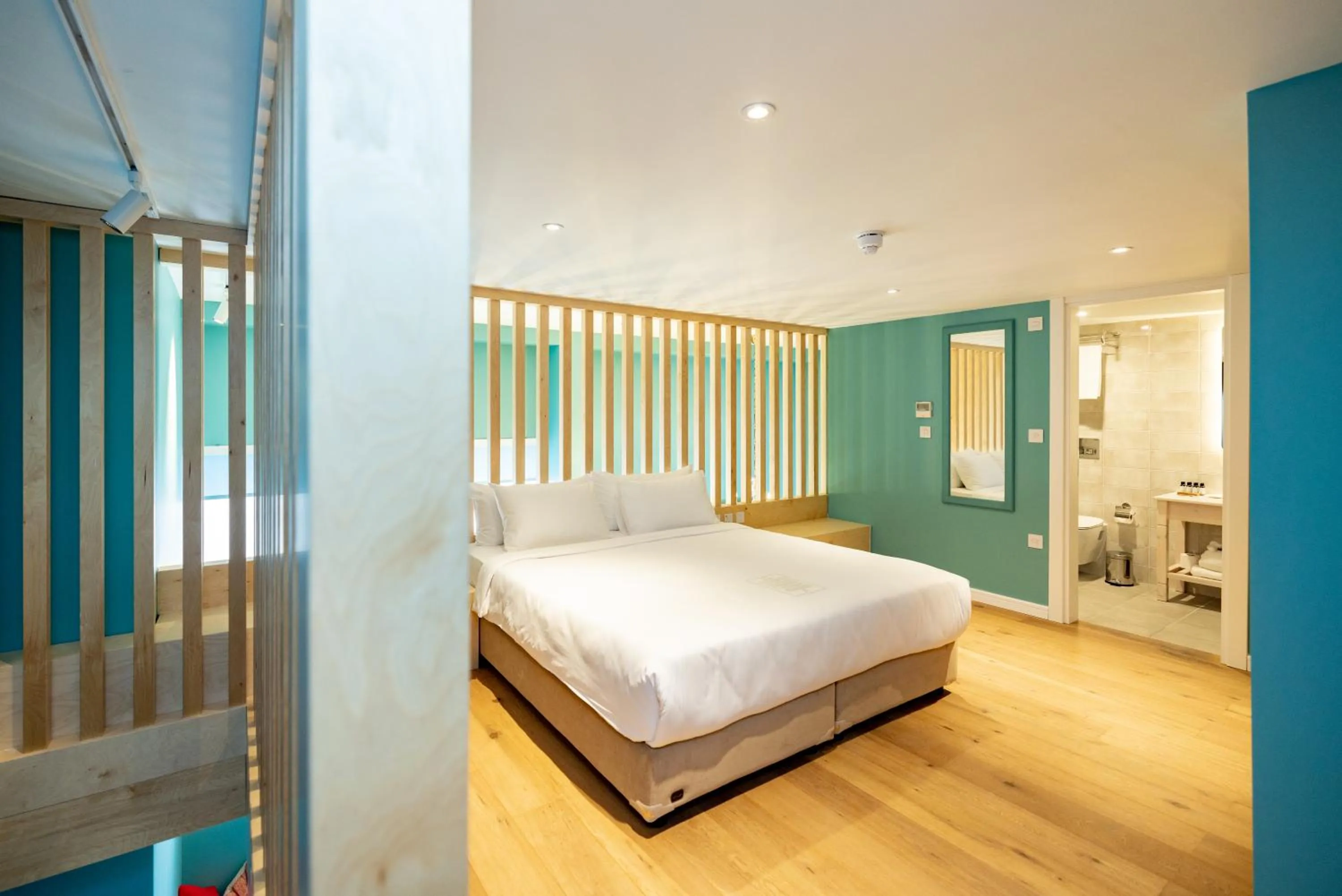 Bed in Limehouse Library Hotel