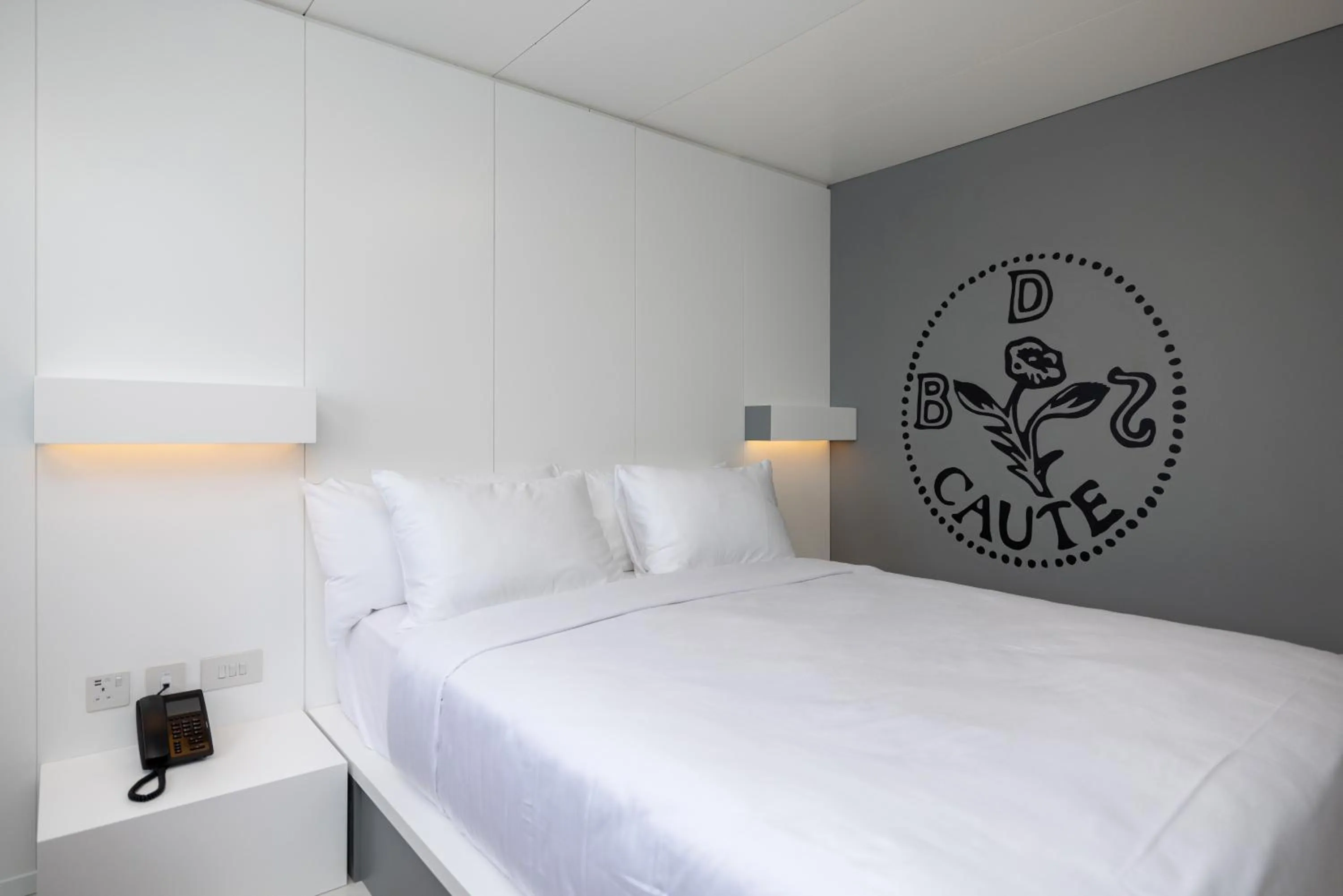 Bed in Limehouse Library Hotel