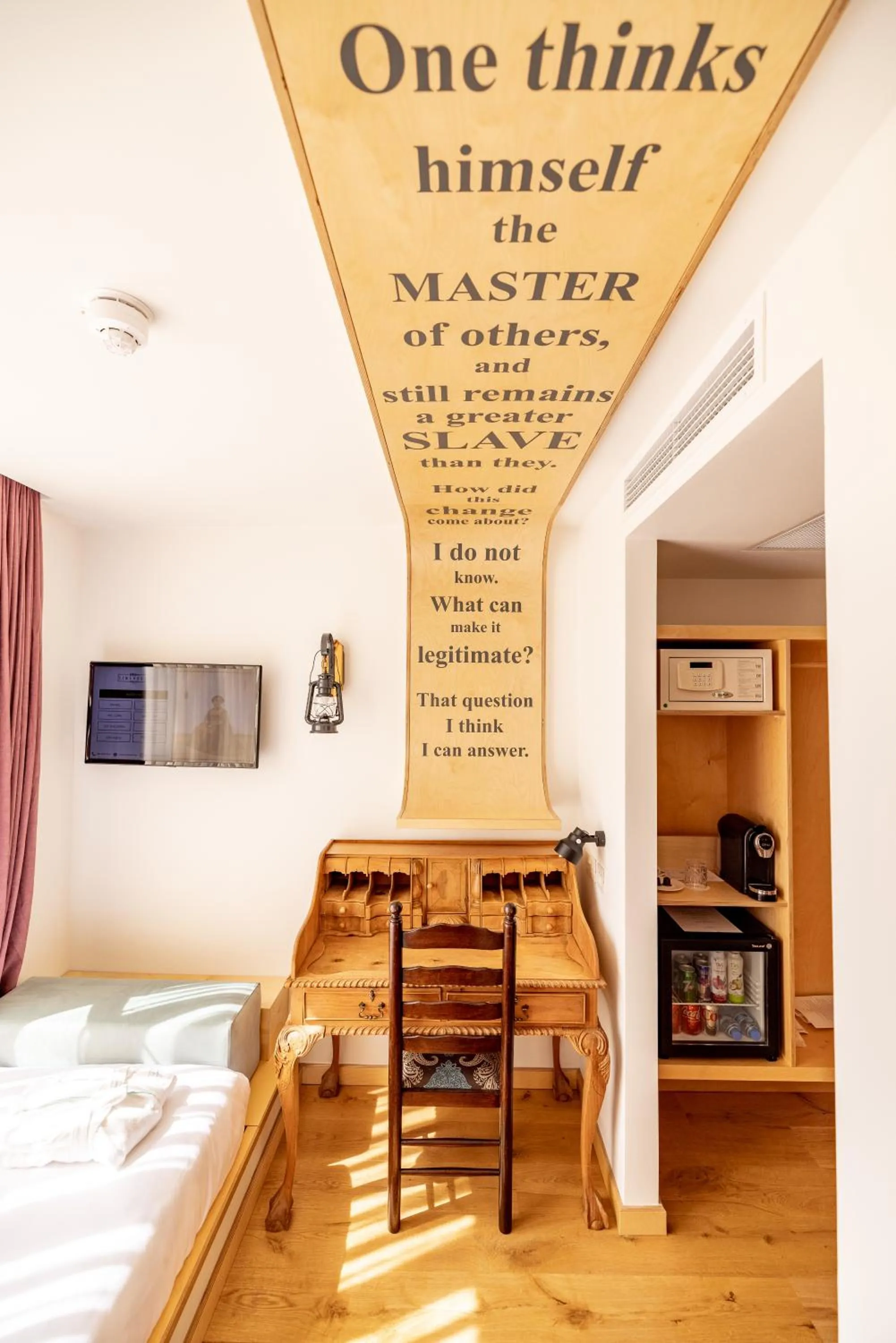 Bed in Limehouse Library Hotel