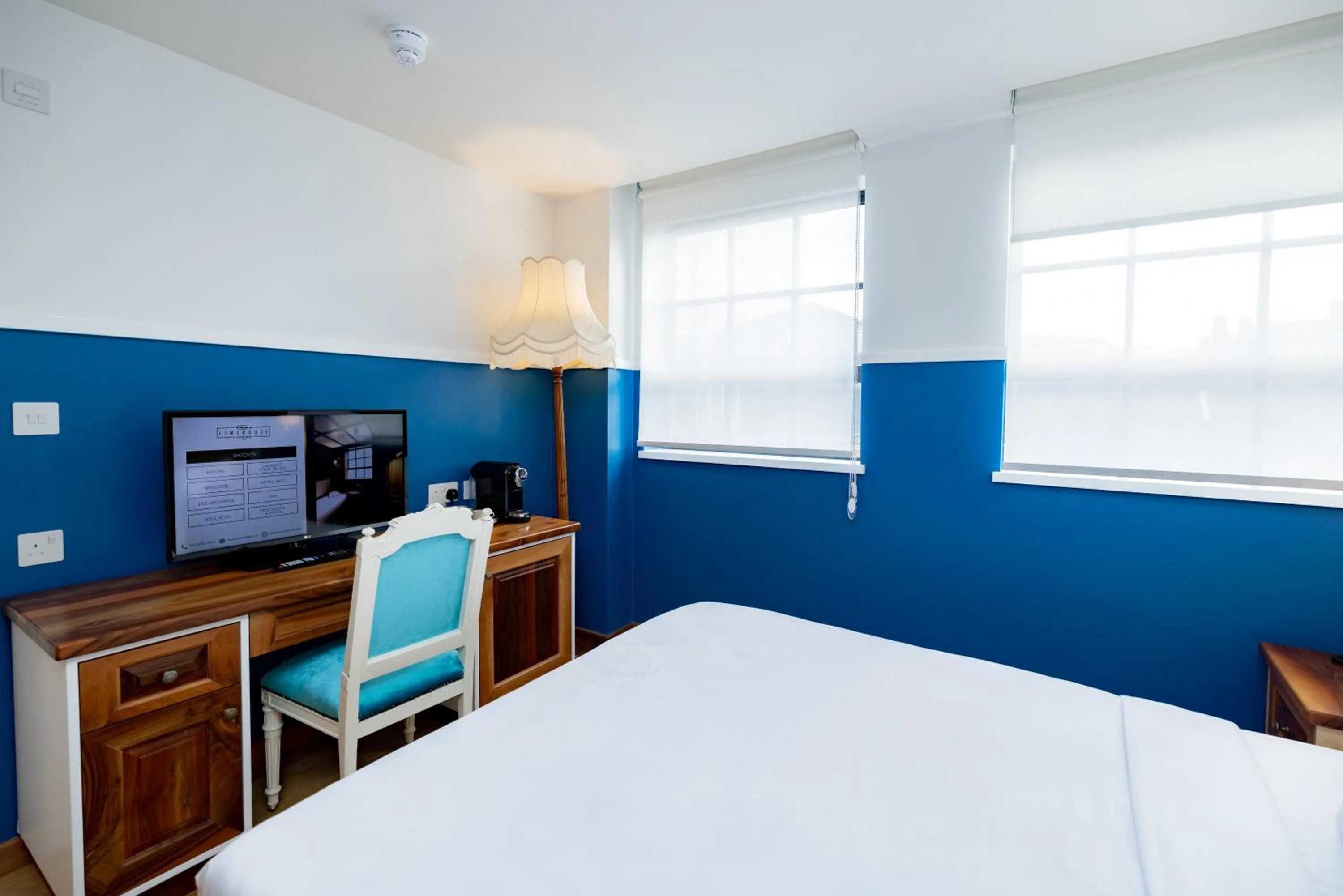 Bed in Limehouse Library Hotel