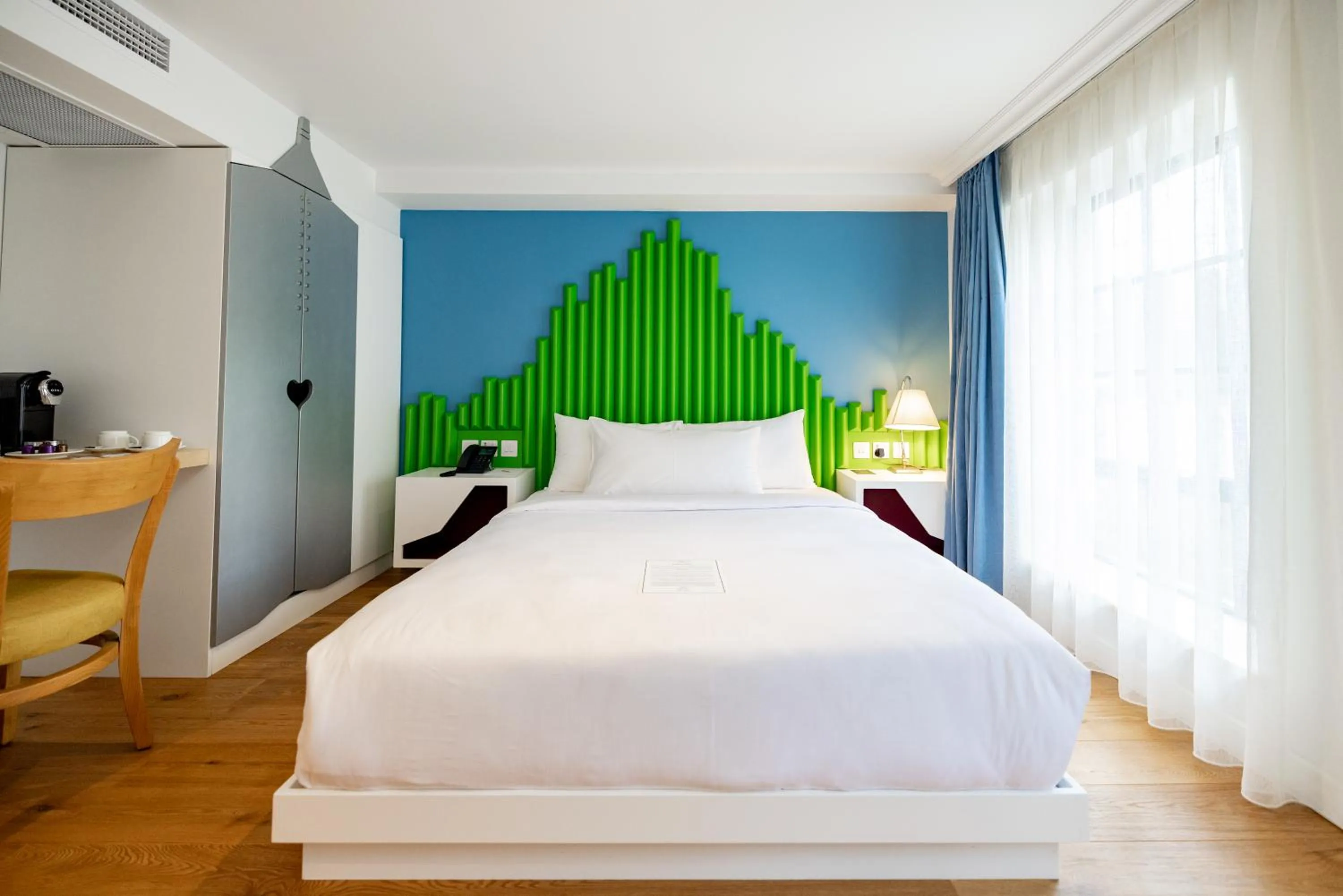 Bed in Limehouse Library Hotel