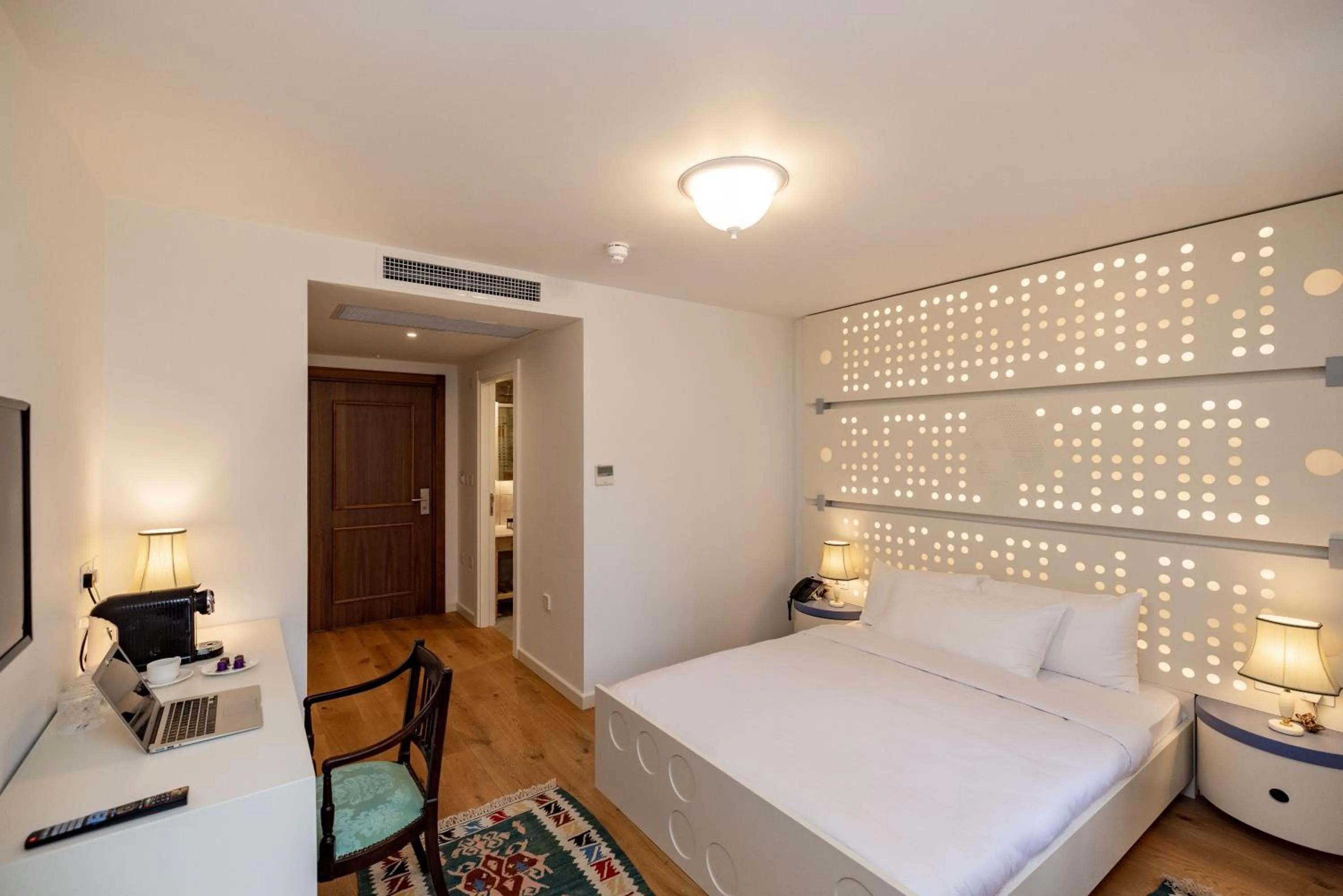 Bed in Limehouse Library Hotel