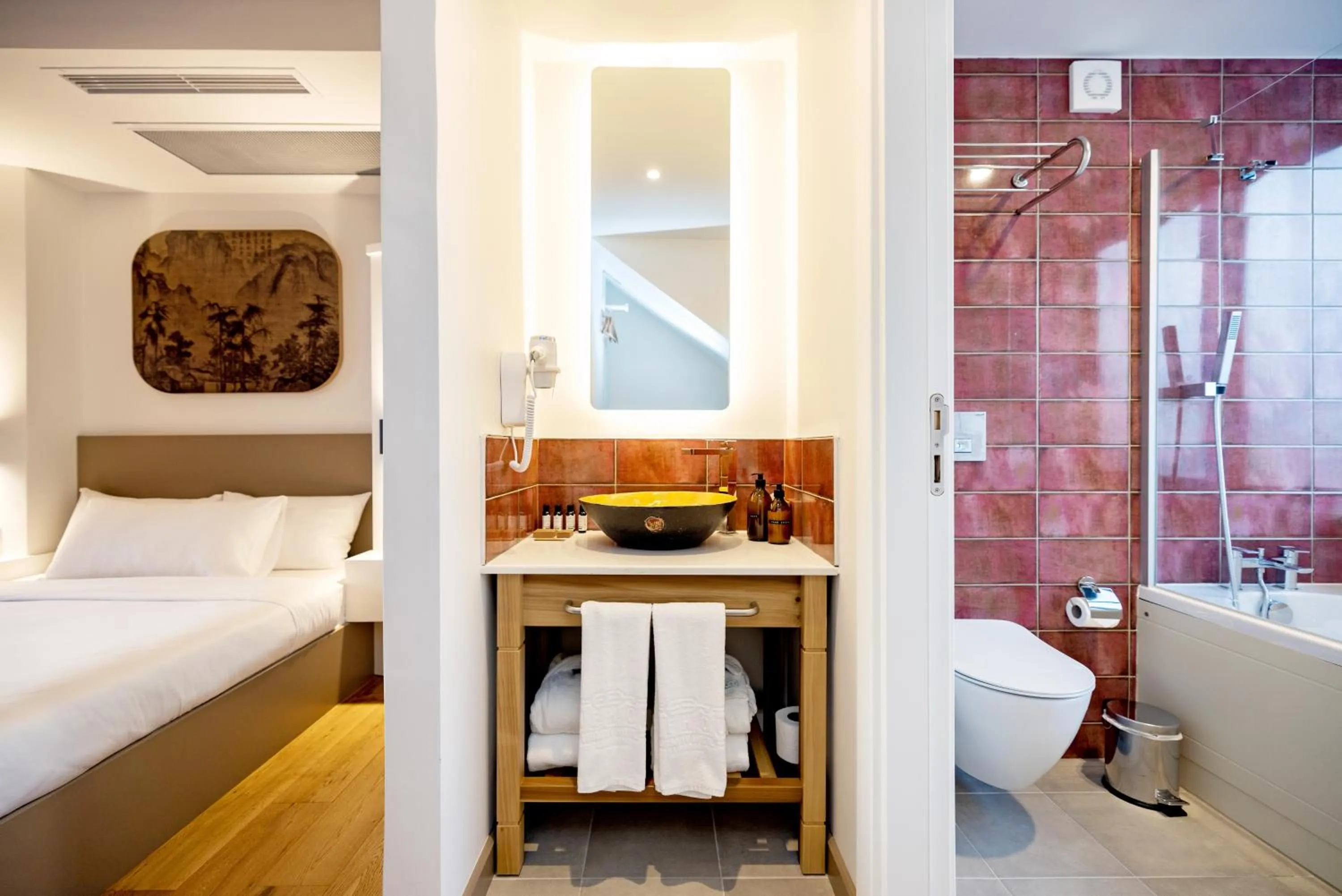 Bed in Limehouse Library Hotel