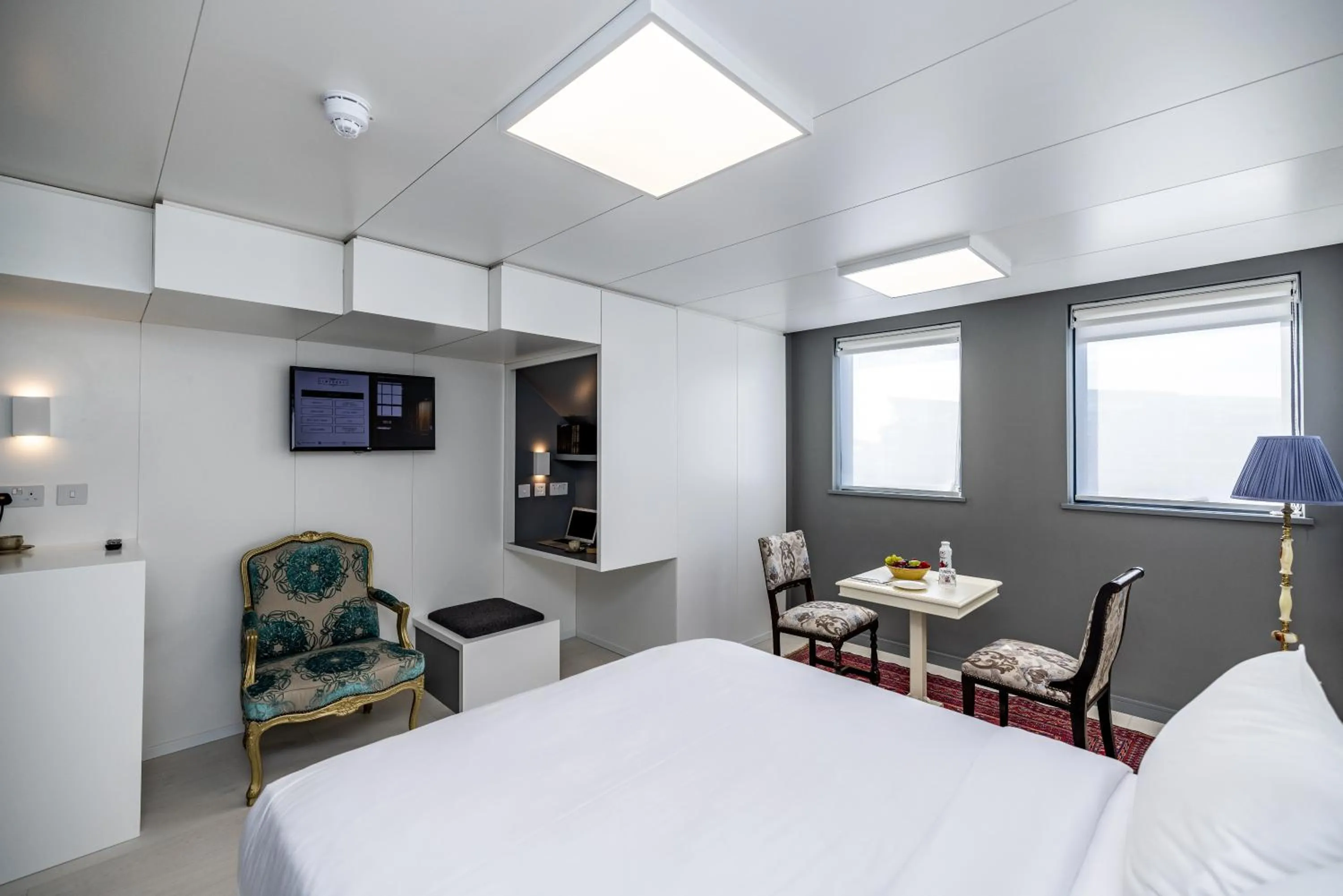 Bed in Limehouse Library Hotel