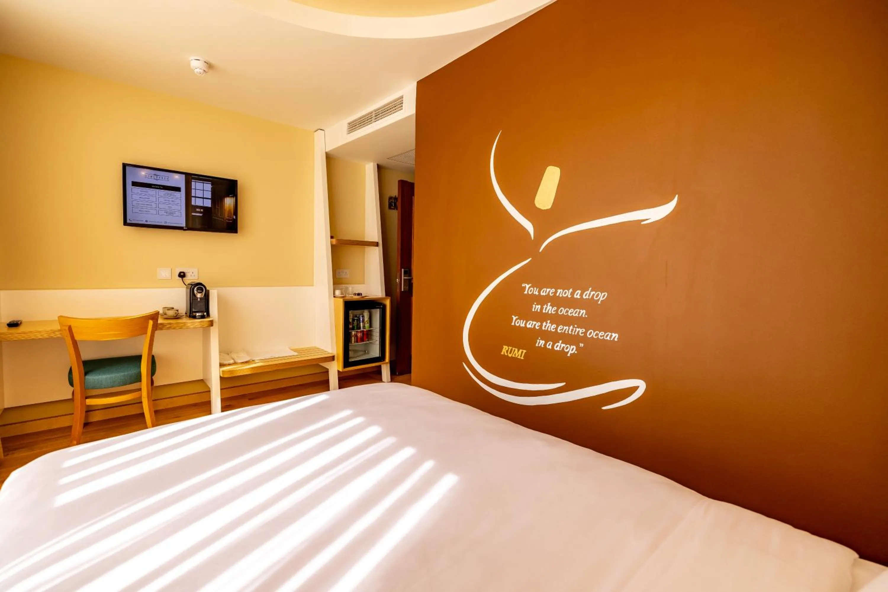 Bed in Limehouse Library Hotel