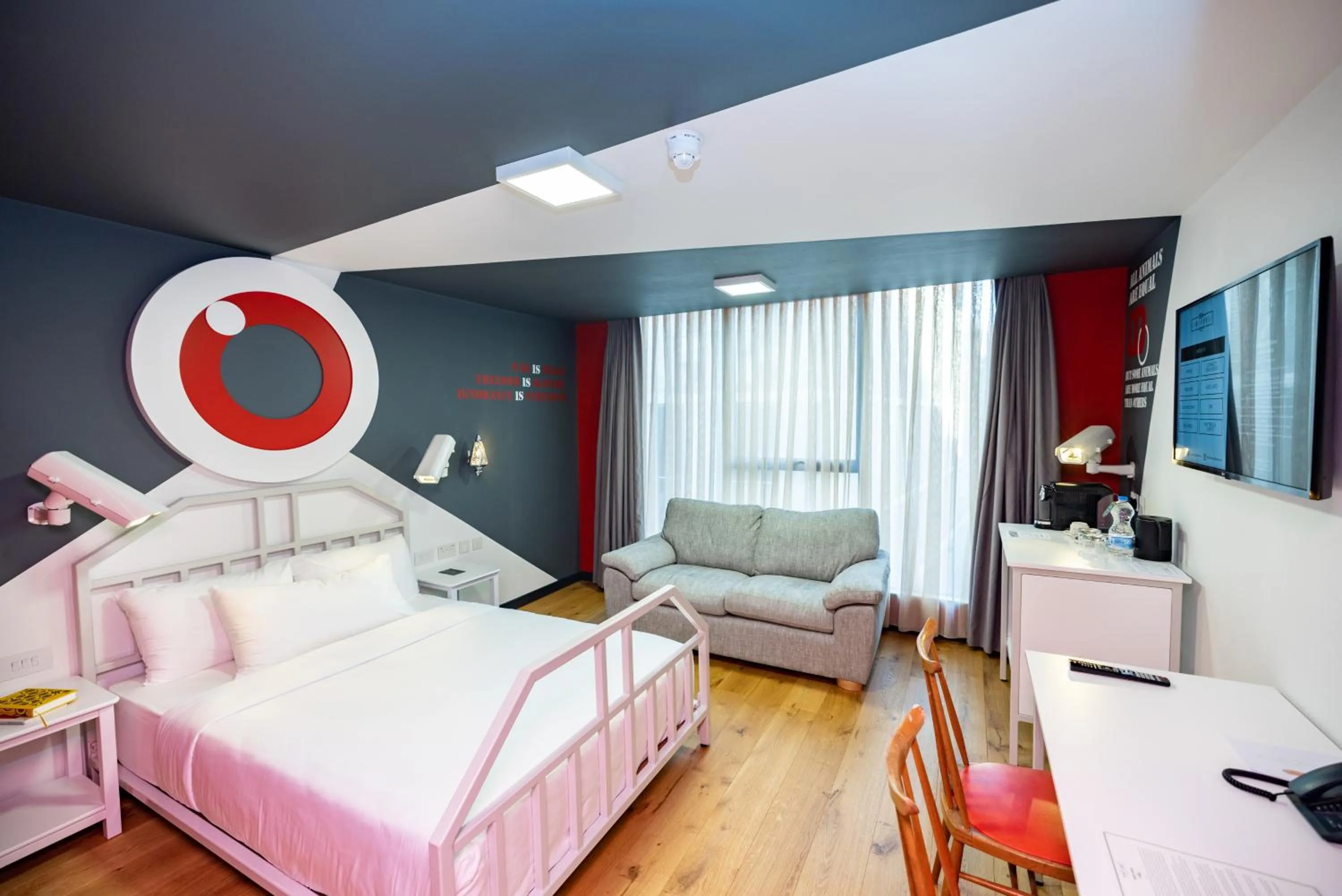 Bed in Limehouse Library Hotel