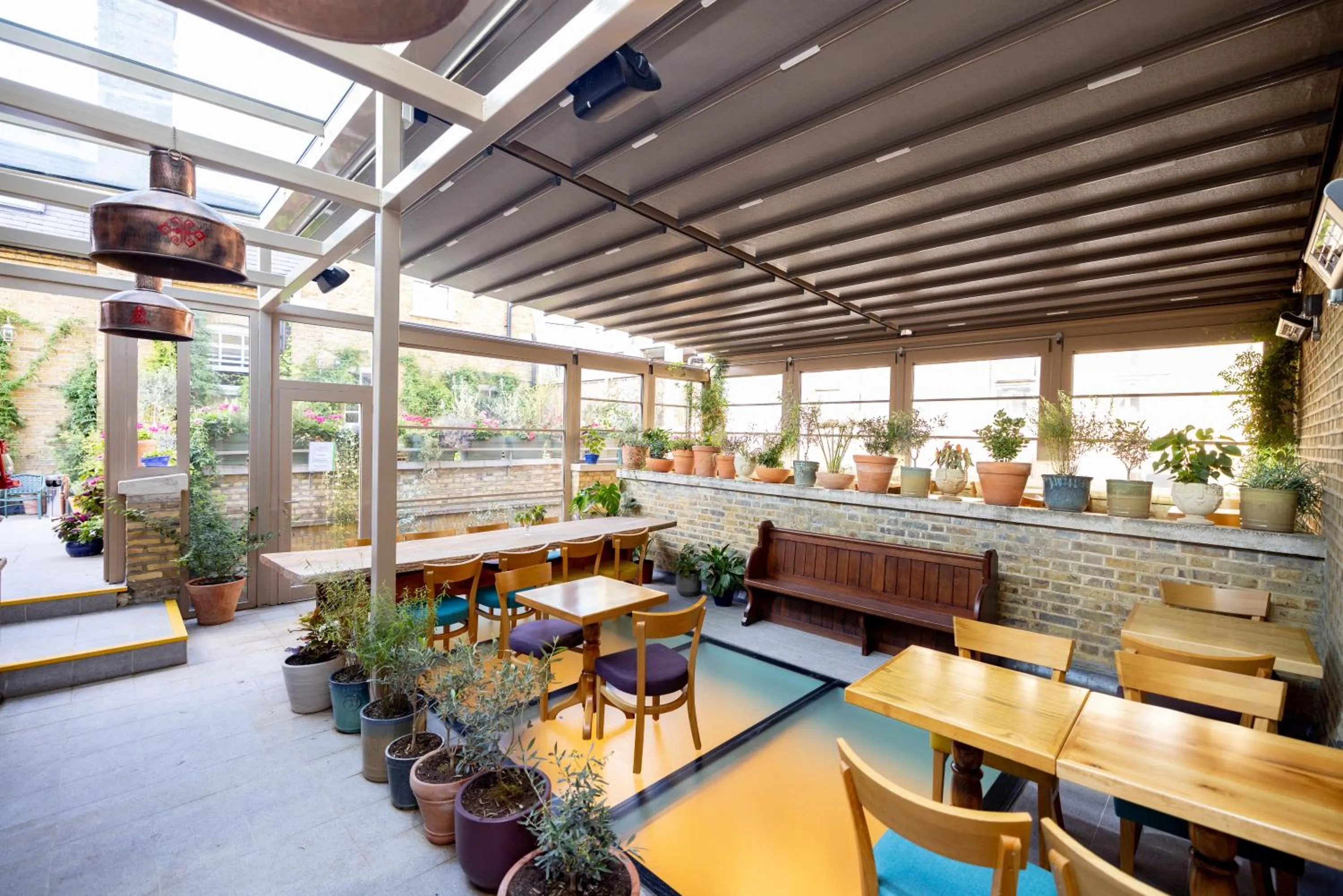 Restaurant/places to eat in Limehouse Library Hotel