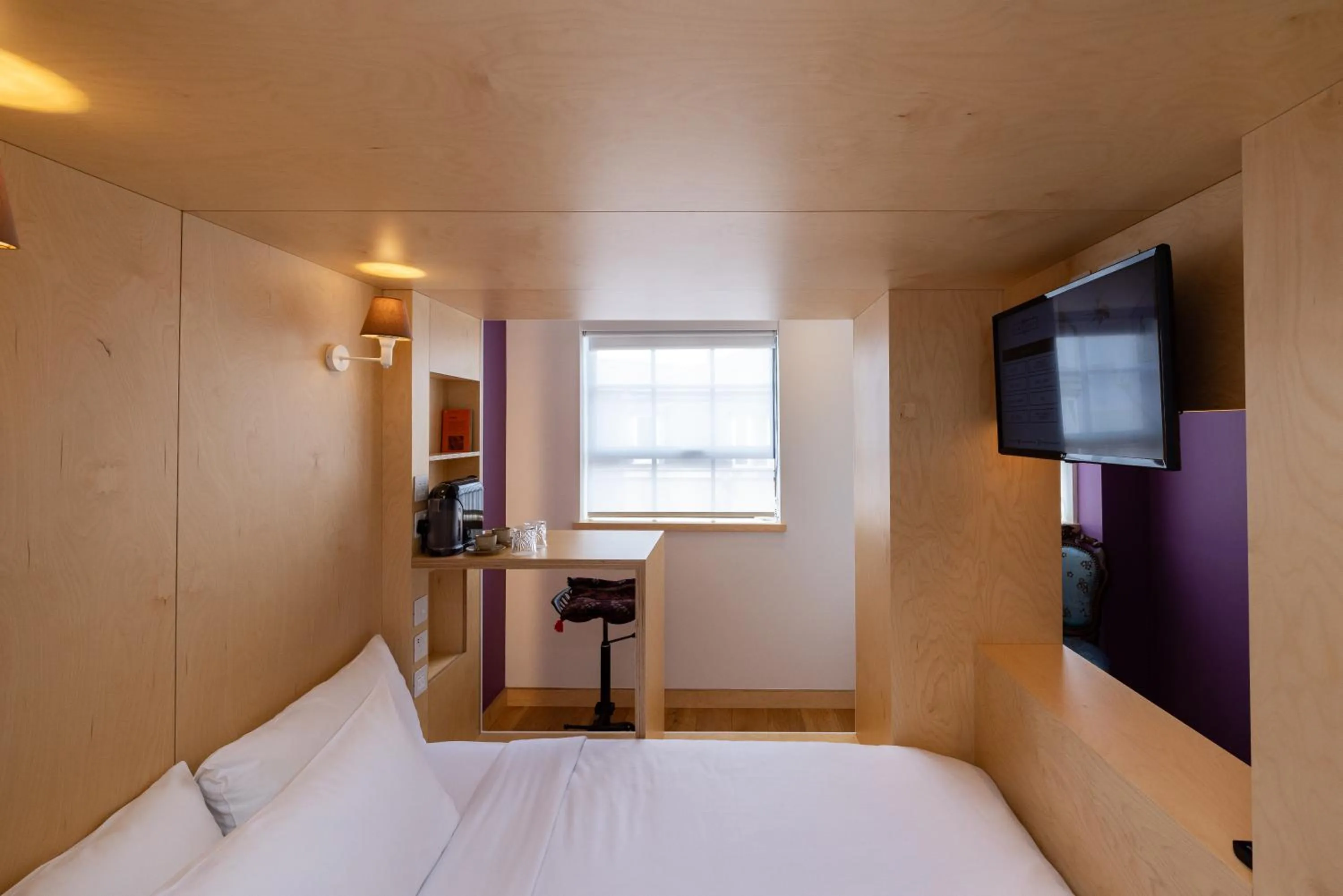 Bed in Limehouse Library Hotel