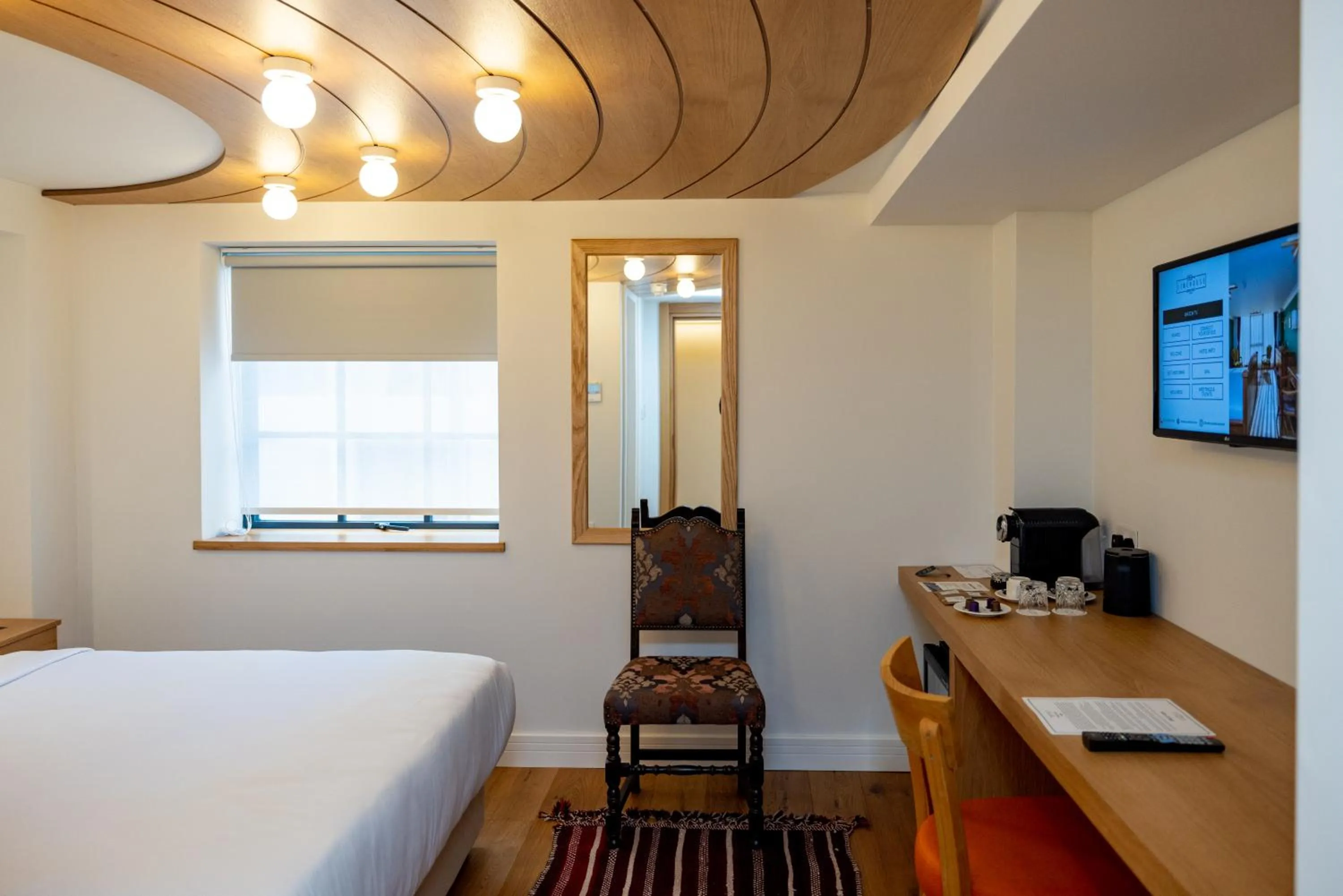 Bed in Limehouse Library Hotel