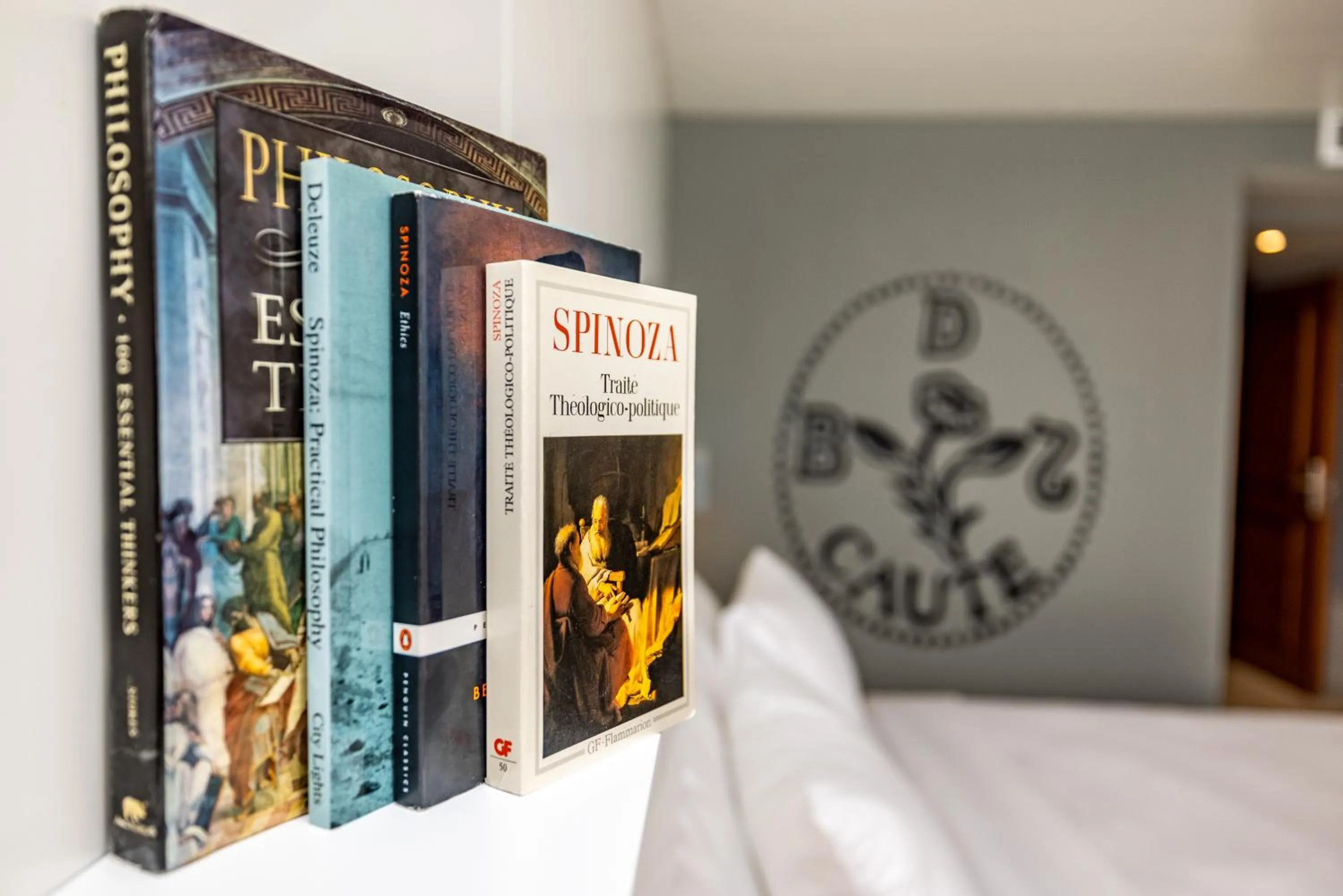 Bed in Limehouse Library Hotel