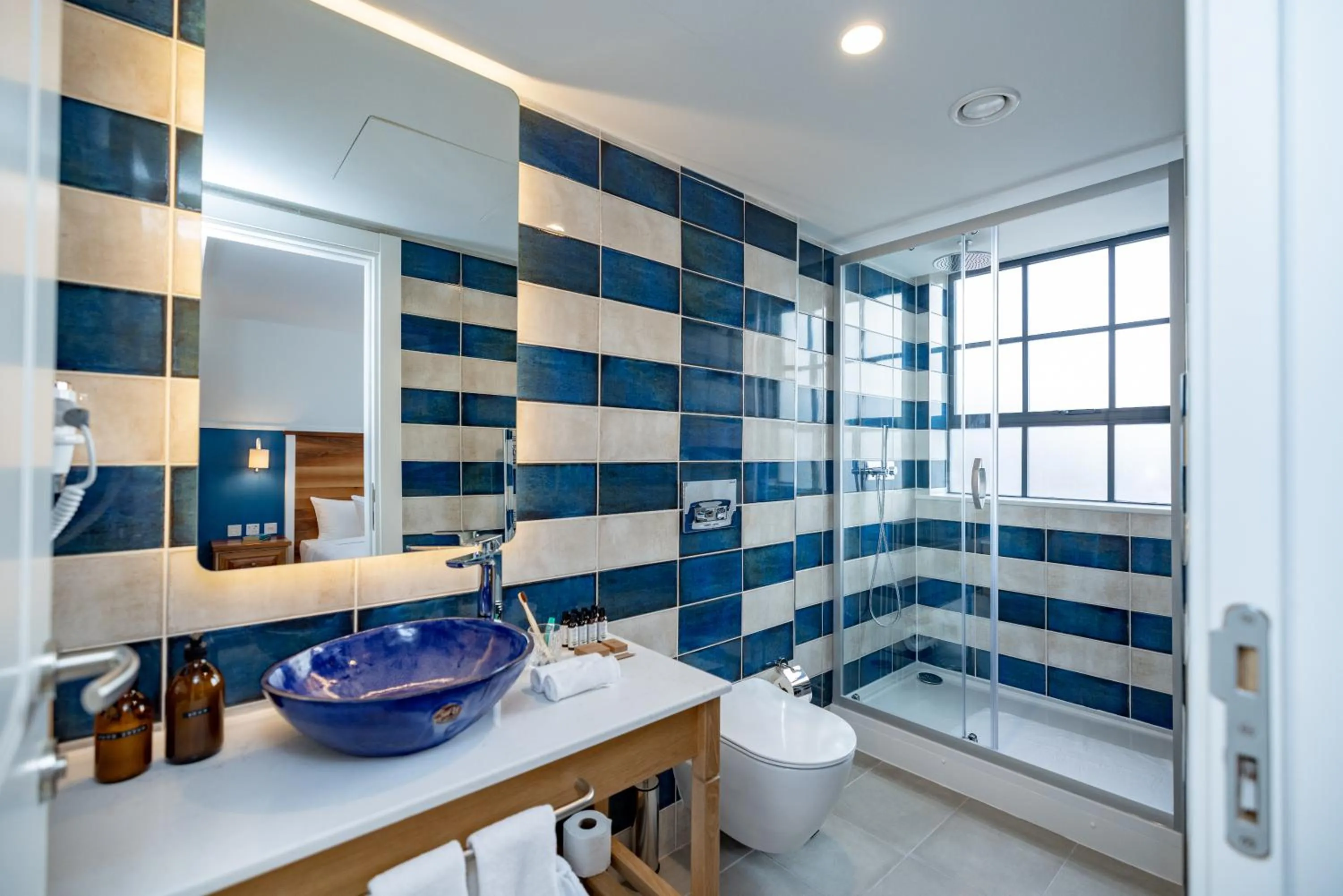 Bathroom in Limehouse Library Hotel