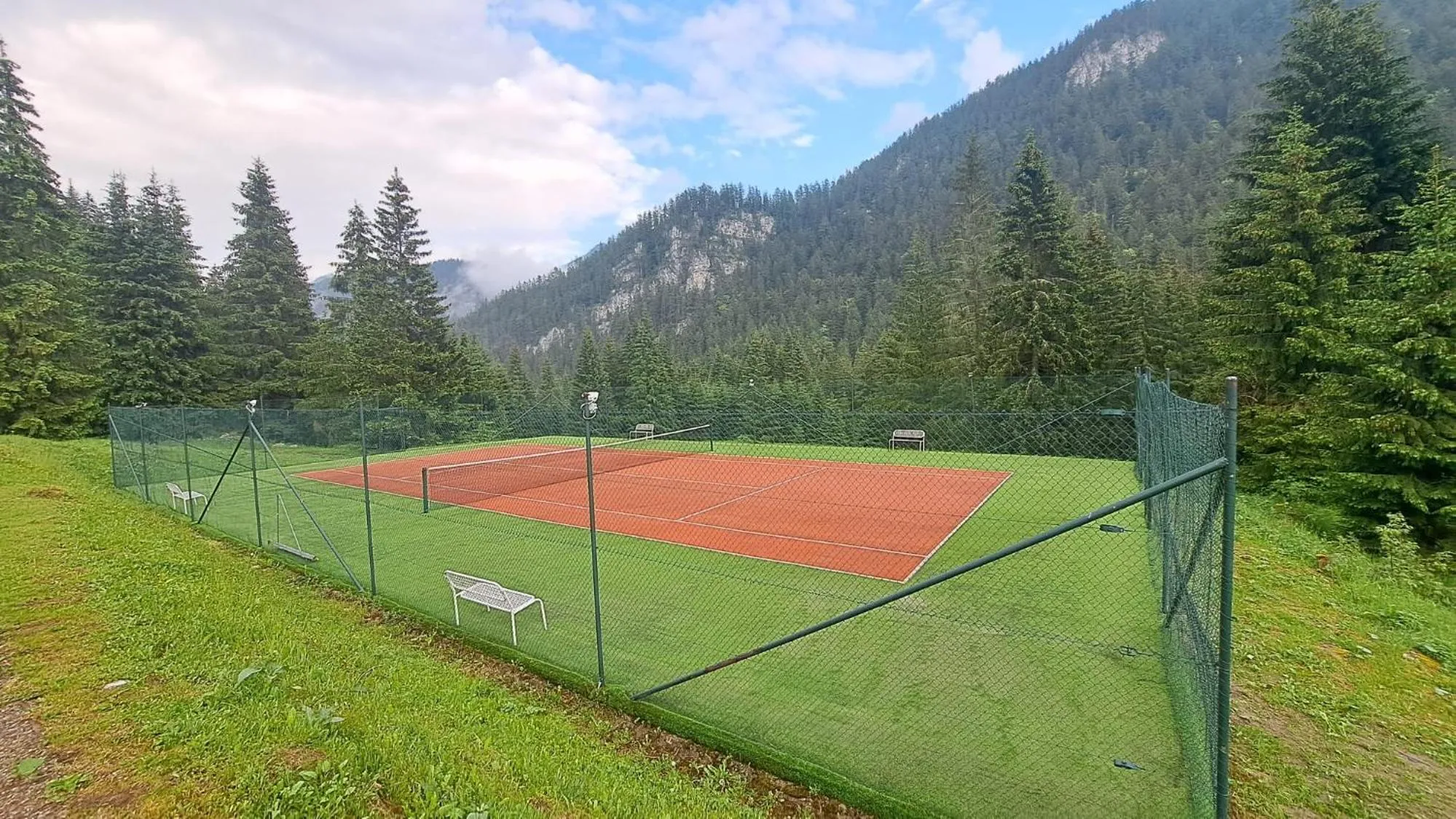 Tennis court in Wellness Hotel Repiska
