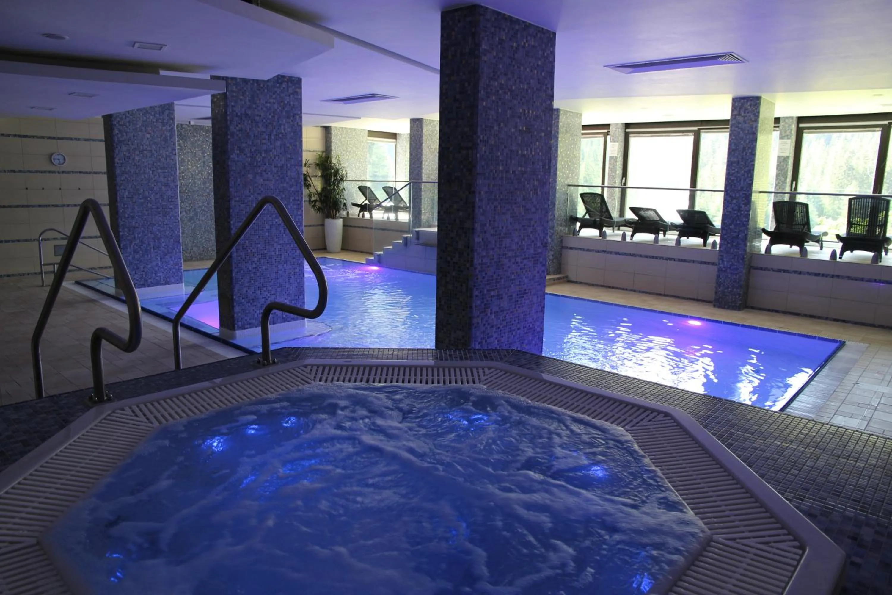 Hot Tub in Wellness Hotel Repiska