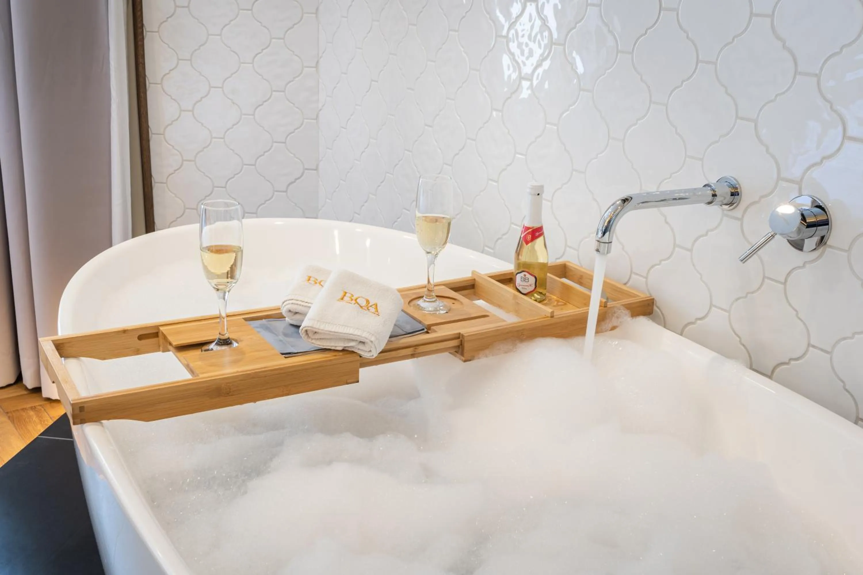 Hot Tub in Budapest Eye- Boutique Suites, by BQA