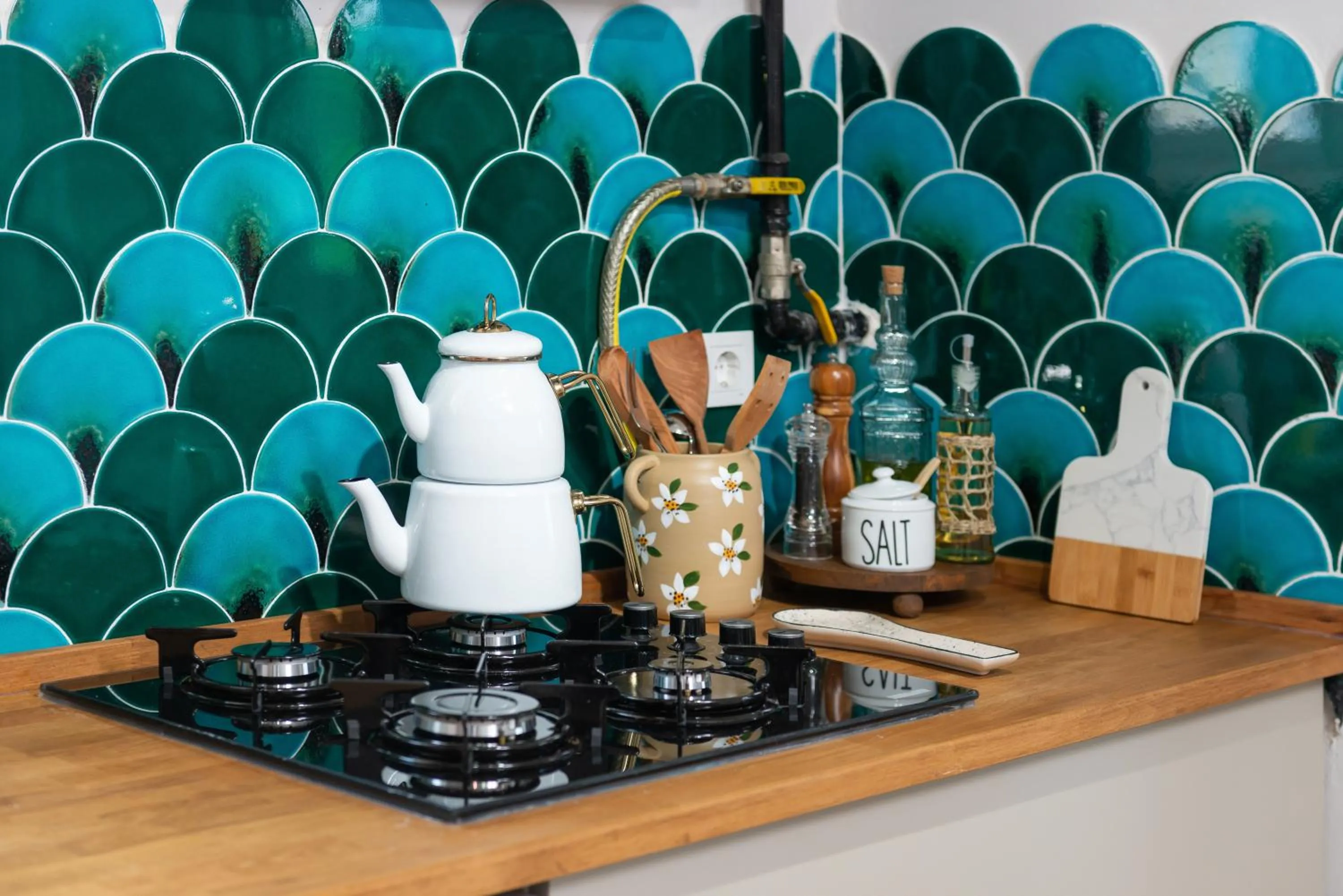 Coffee/tea facilities in Dualis Hotel