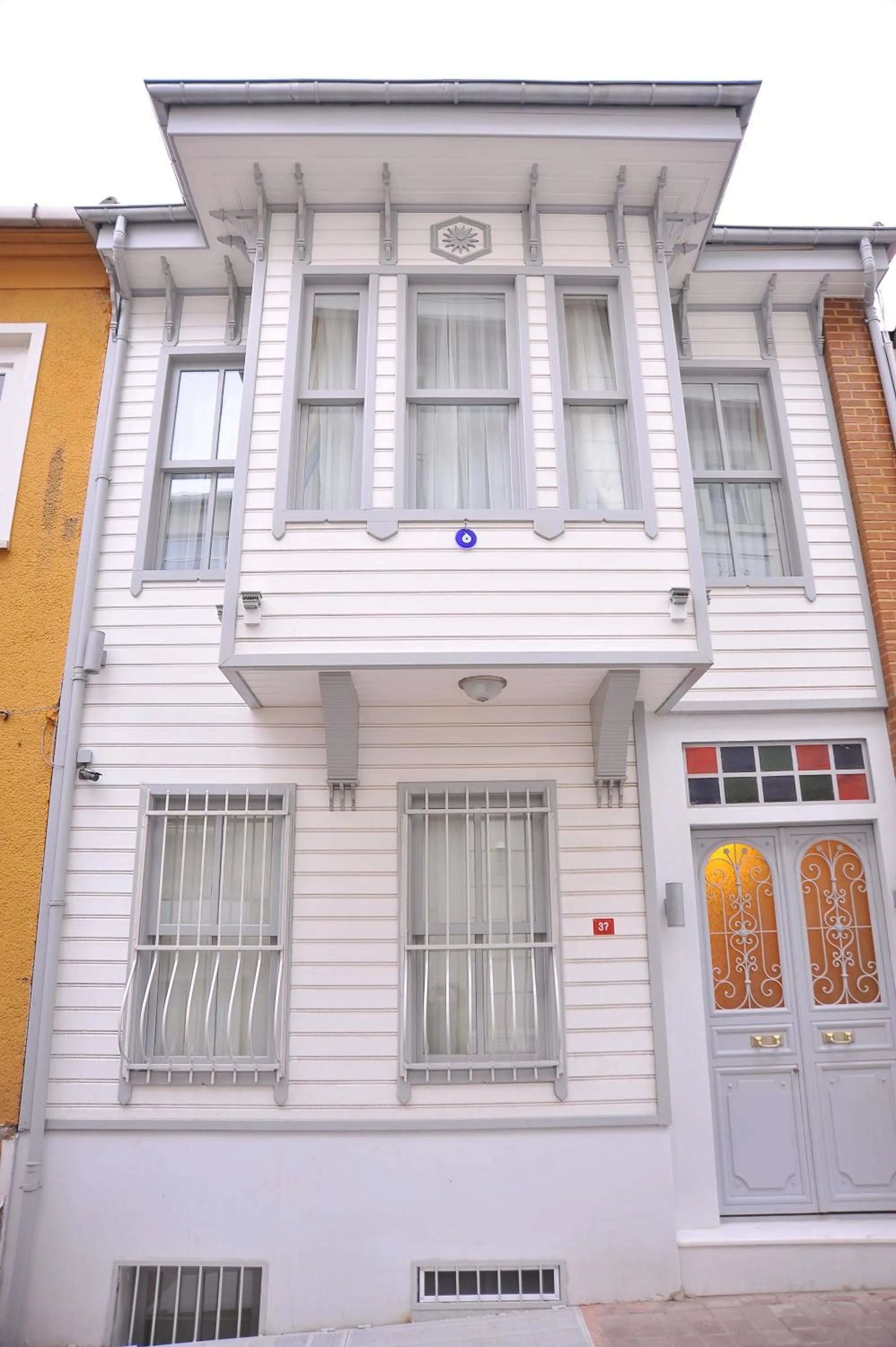 Facade/entrance in Dualis Hotel