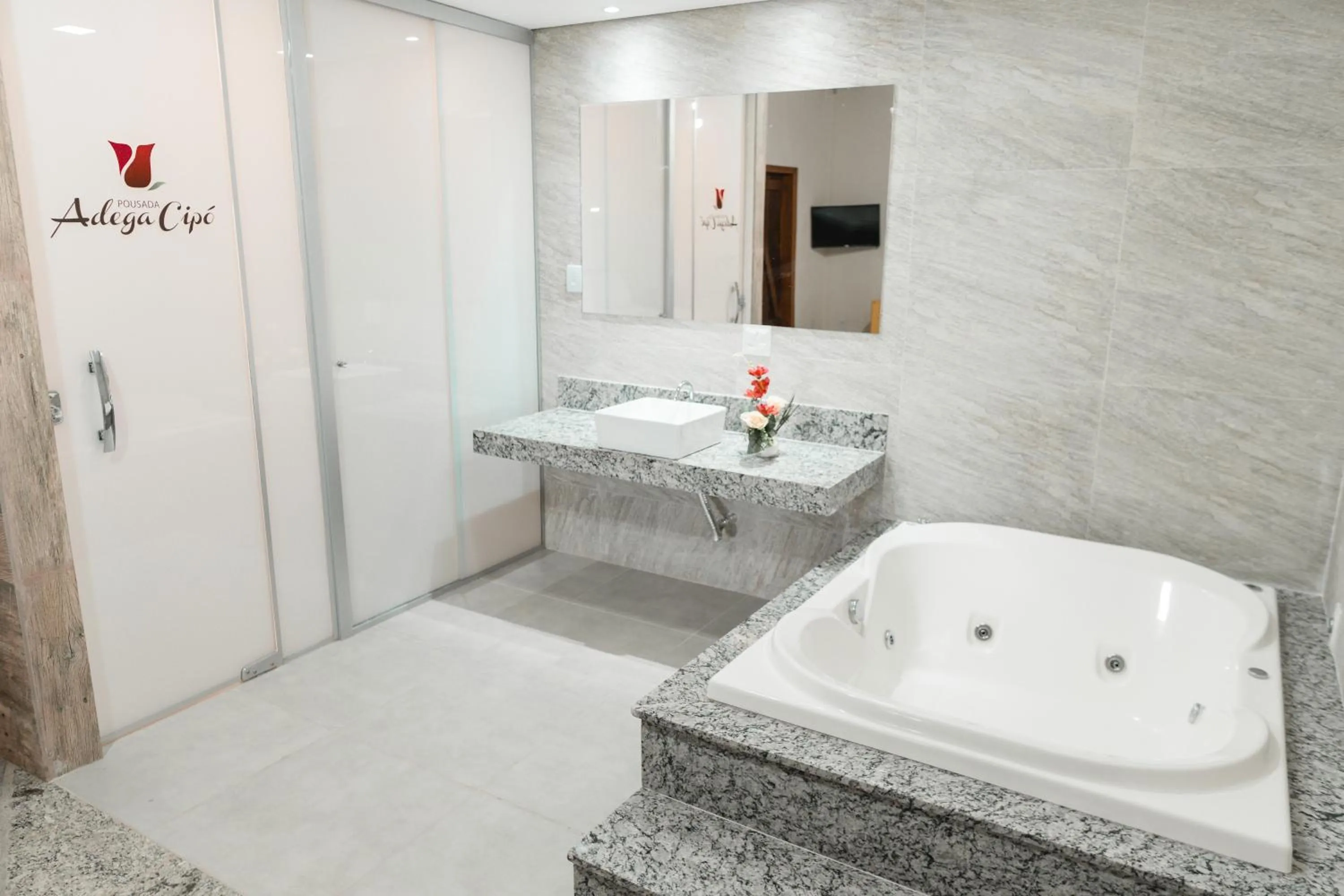 Hot Tub in Pousada Adega Cipo