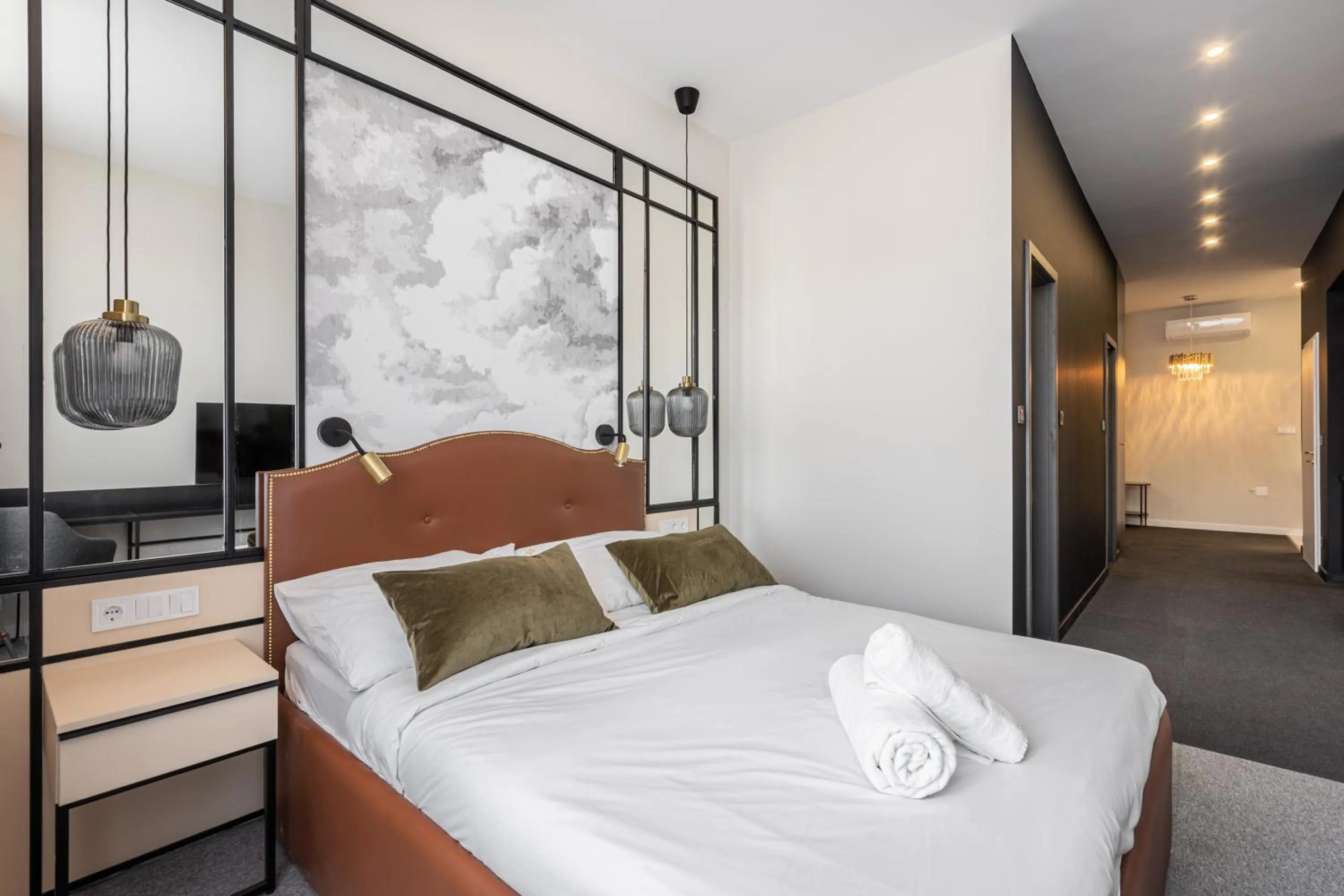 Bed in Astoria Boutique Suites- Best Location by BQA