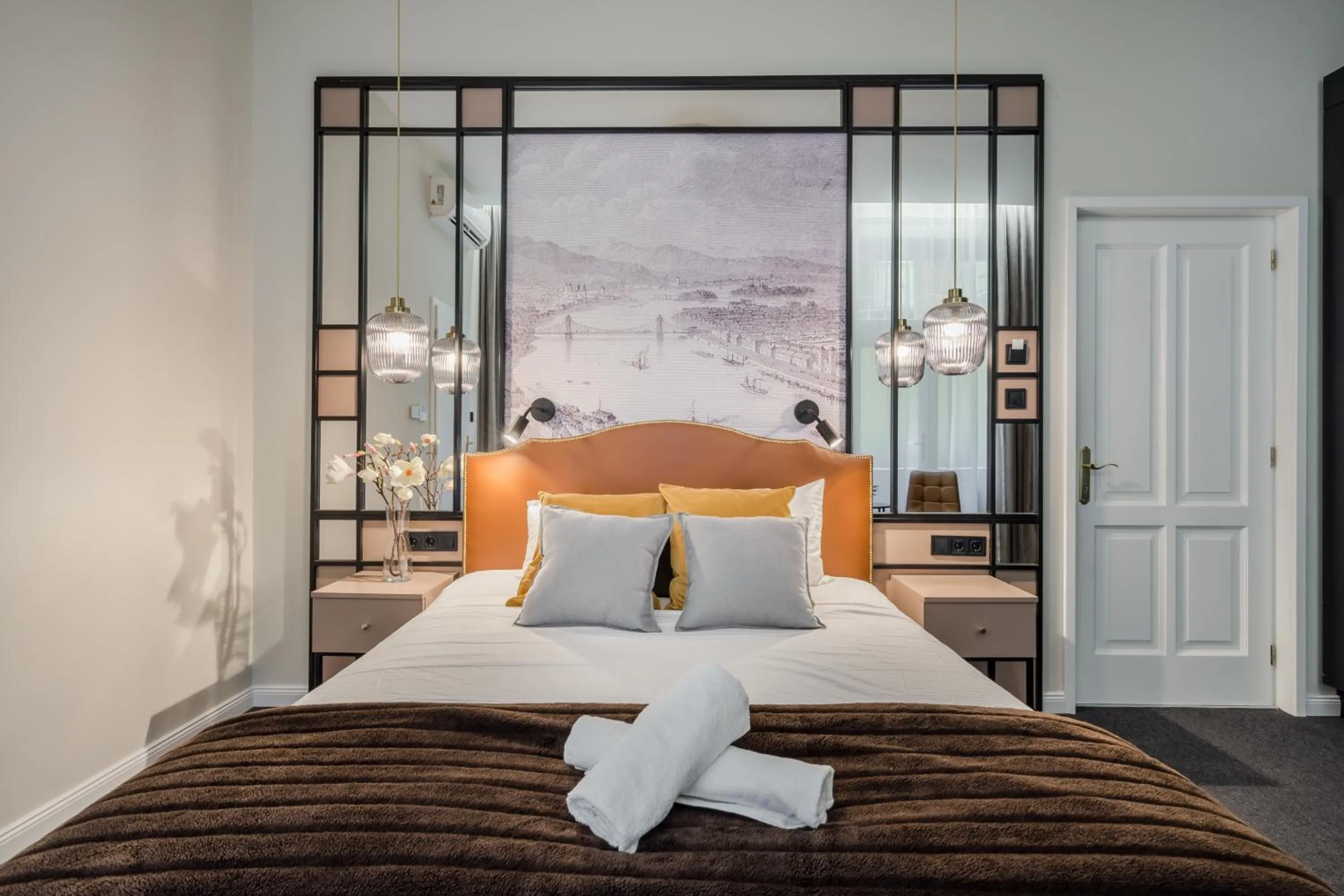 Bed in Astoria Boutique Suites- Best Location by BQA