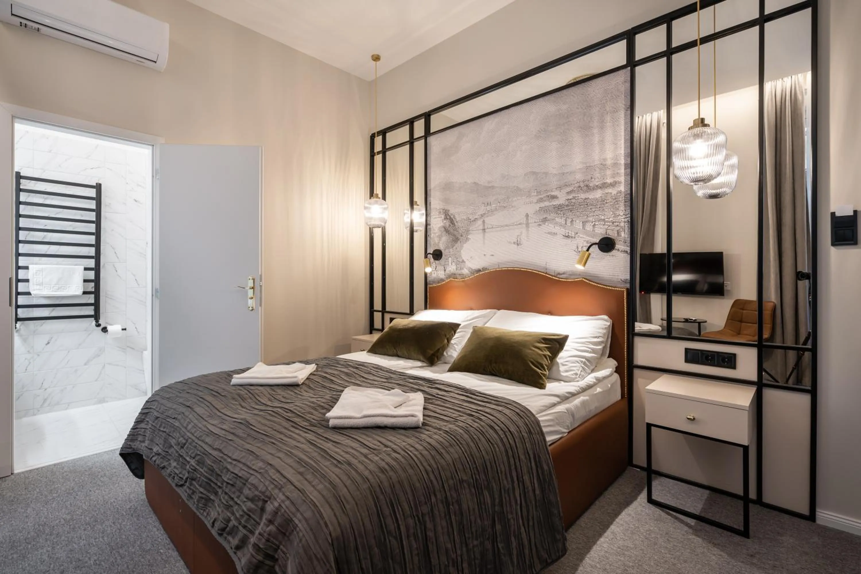 Bed in Astoria Boutique Suites- Best Location by BQA