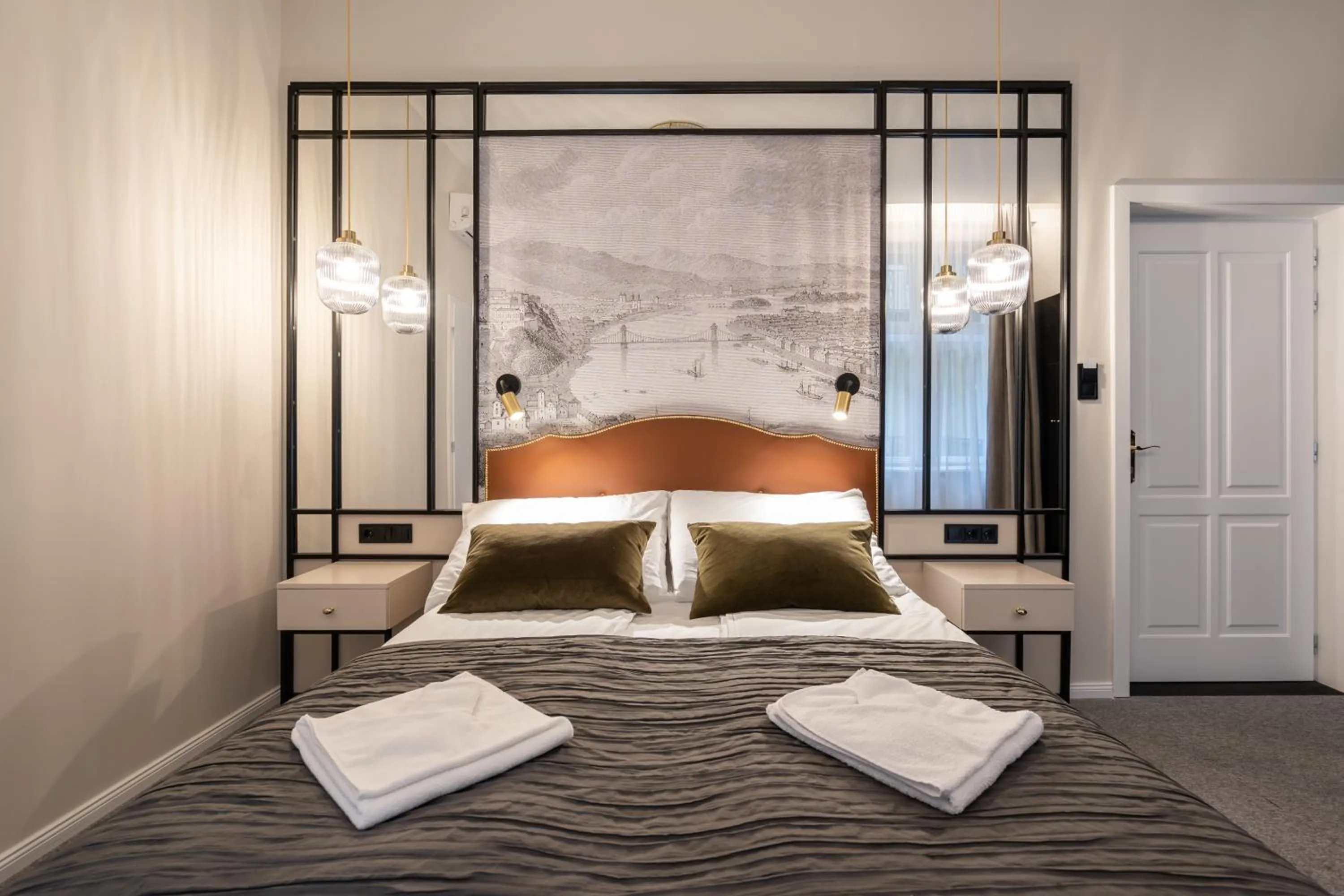 Bed in Astoria Boutique Suites- Best Location by BQA