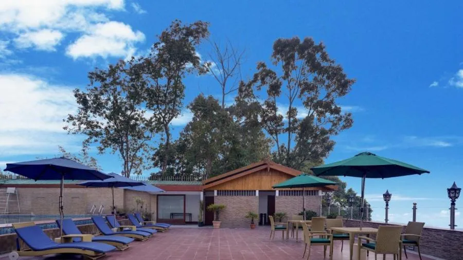 Swimming pool in Sobralia Casino Resort & Spa