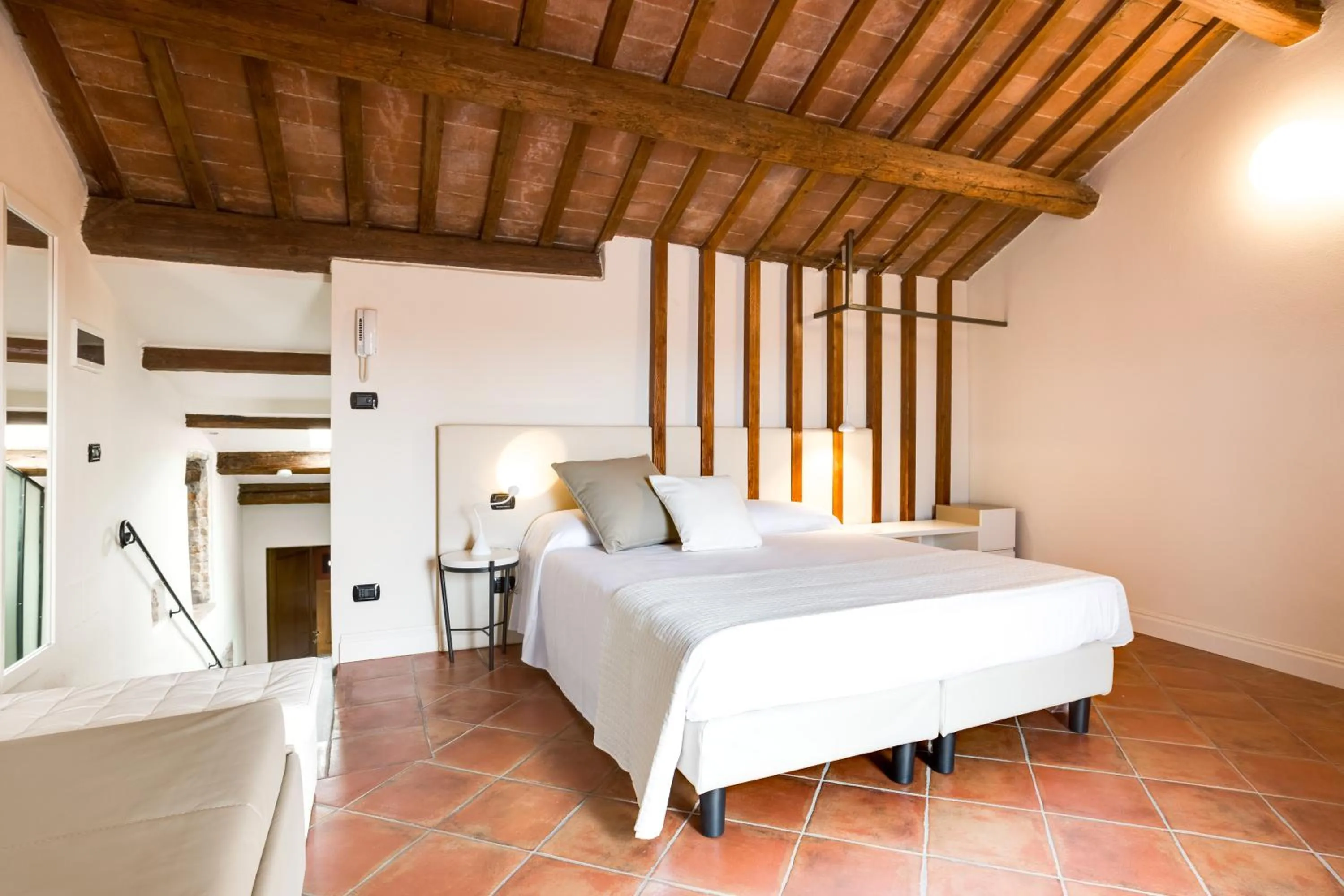 Photo of the whole room, Bed in Ferrara Rooms