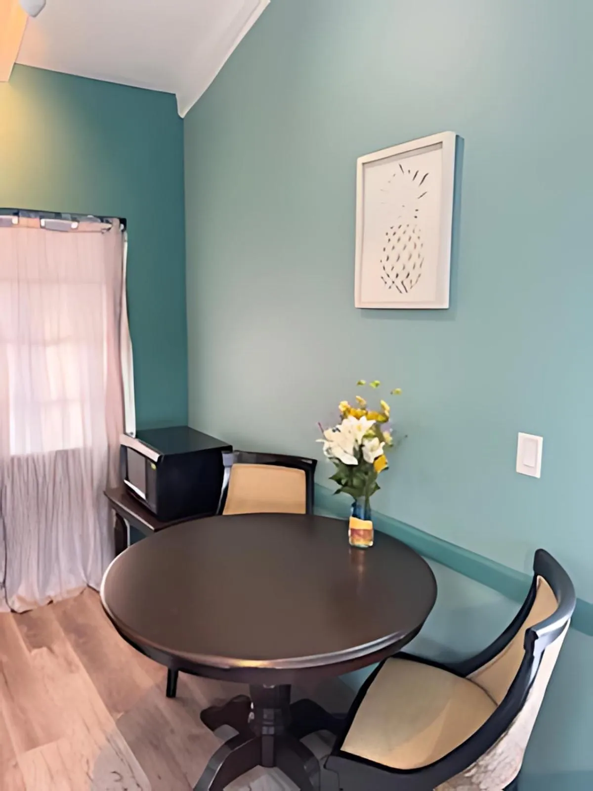 Seating area in OCEANS 735 of DEERFIELD BEACH