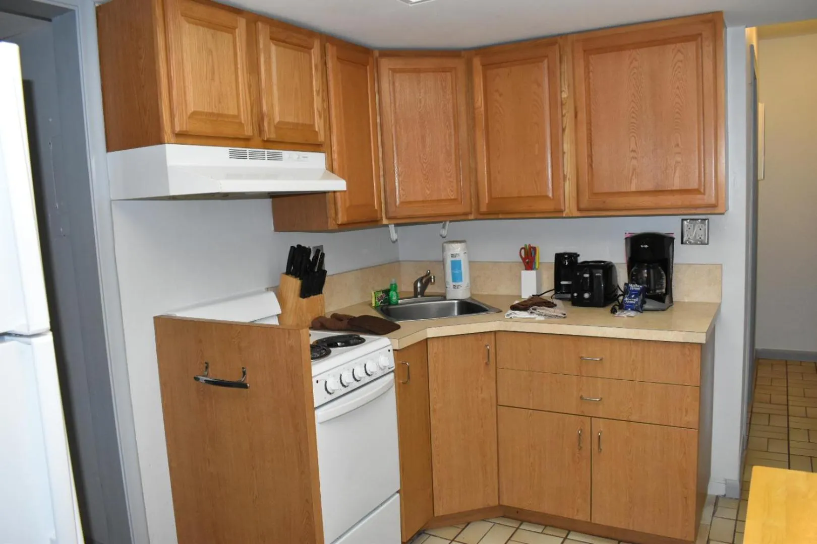 Kitchen or kitchenette in OCEANS 735 of DEERFIELD BEACH
