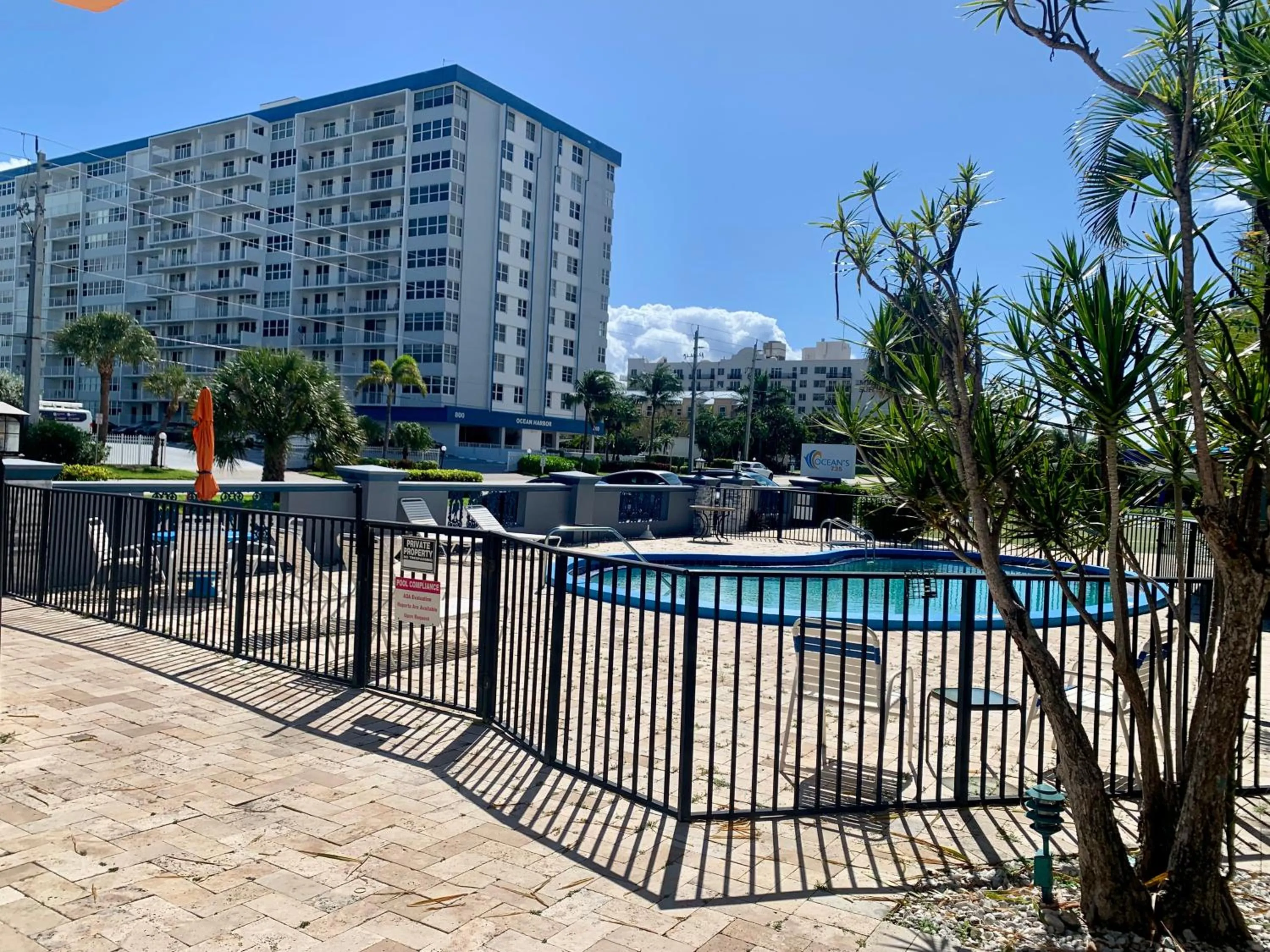 Swimming pool in OCEANS 735 of DEERFIELD BEACH