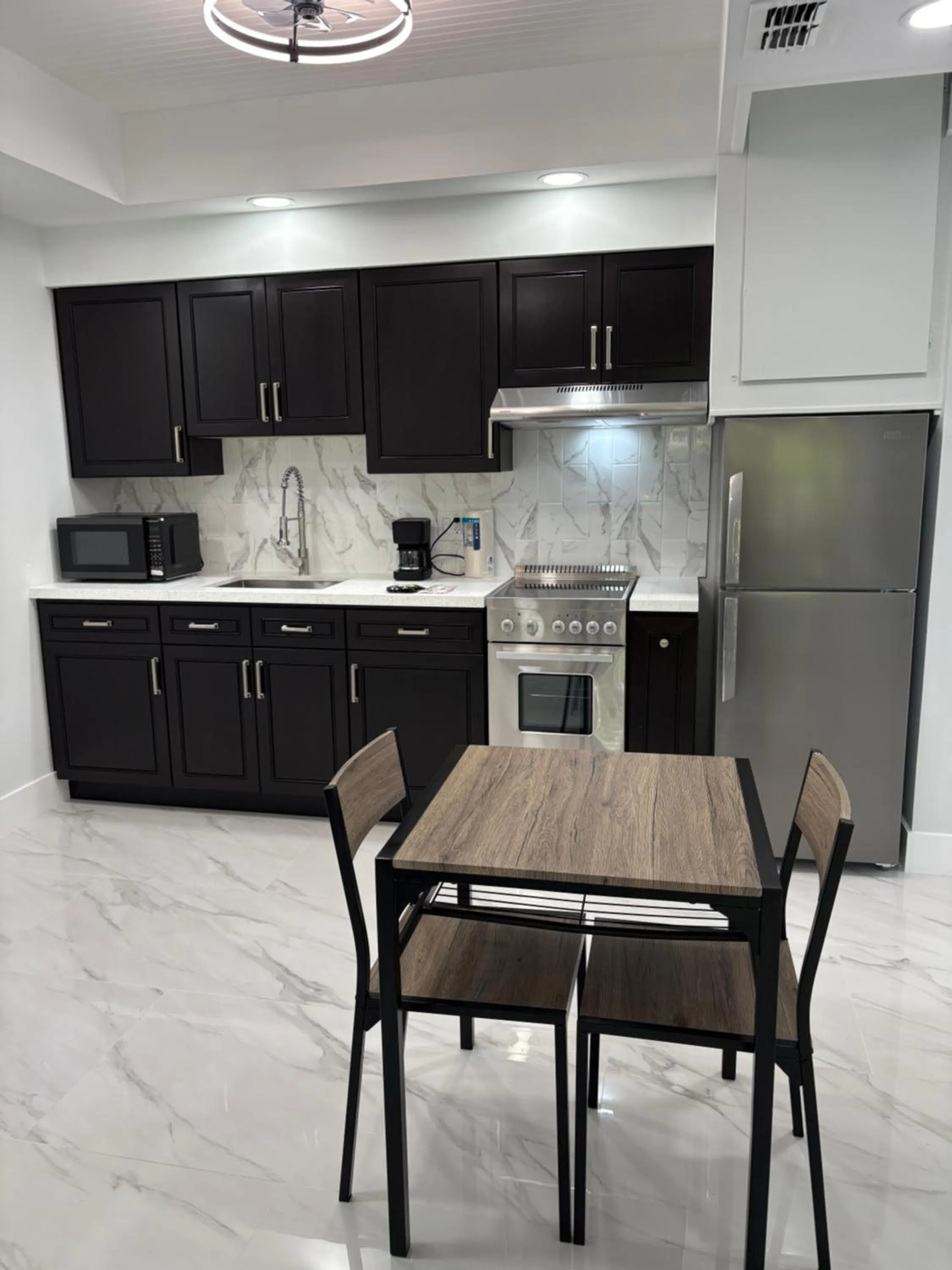 Kitchen or kitchenette in OCEANS 735 of DEERFIELD BEACH