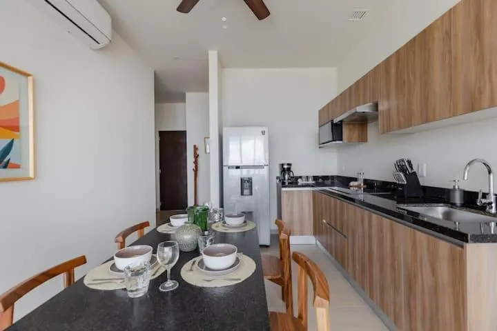 Kitchen or kitchenette in San Francisco by Andiani Travel