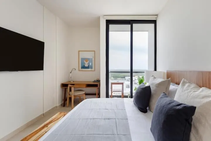 Bed in San Francisco by Andiani Travel