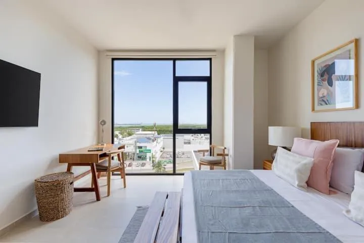 Bed in San Francisco by Andiani Travel